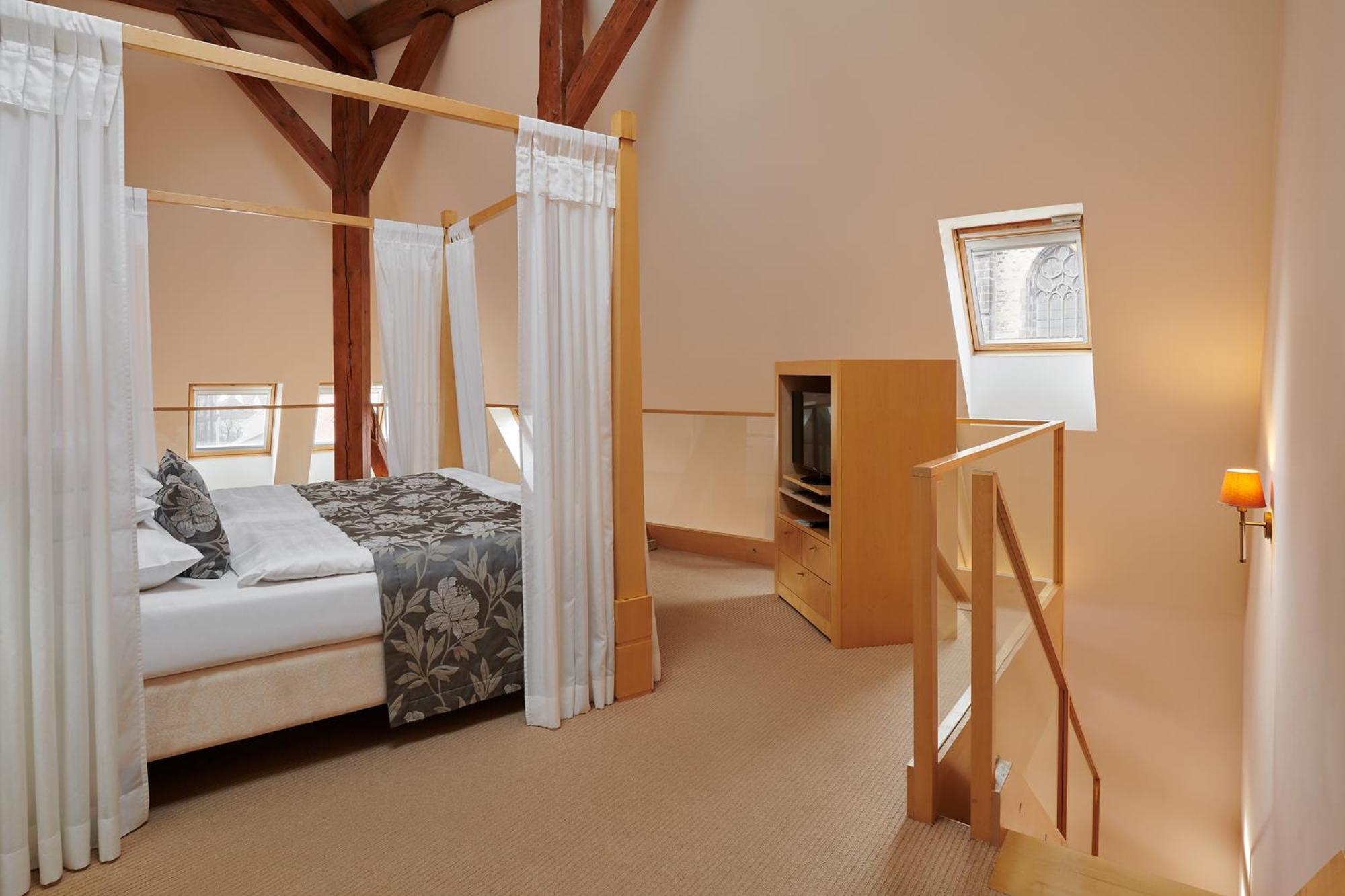 Attic Junior Suite