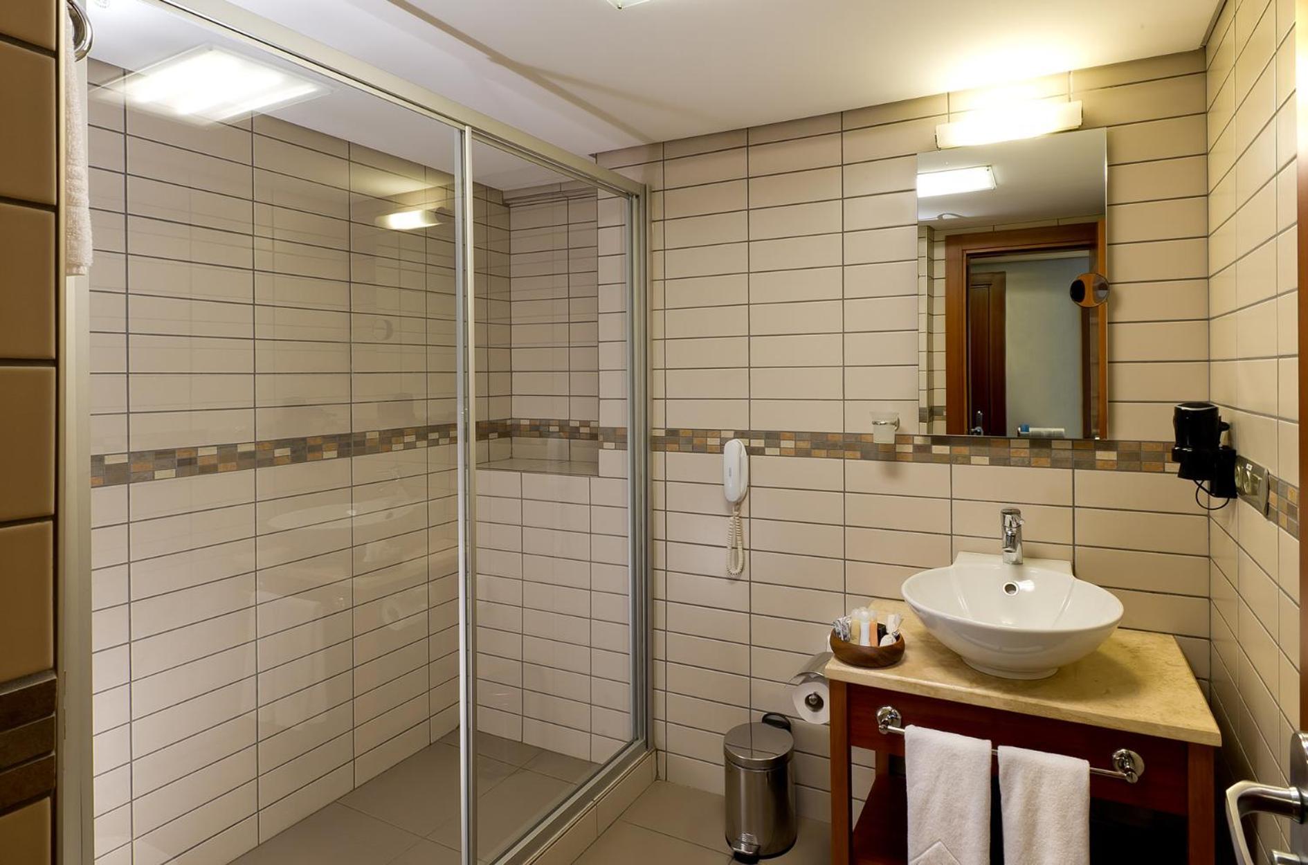 Doppel-/Zweibettzimmer mit Stadtblick