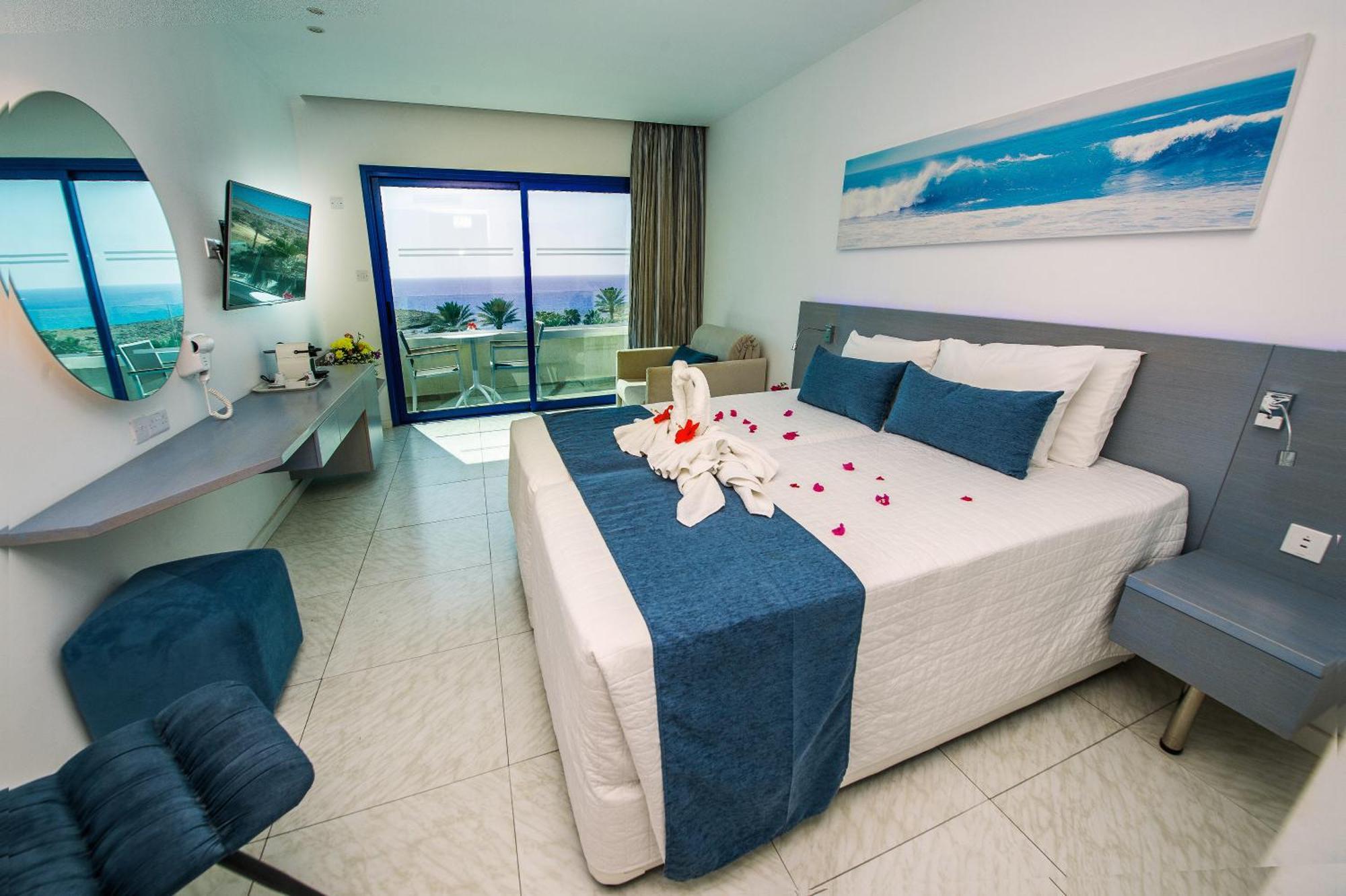 Deluxe Double or Twin Room Sea View