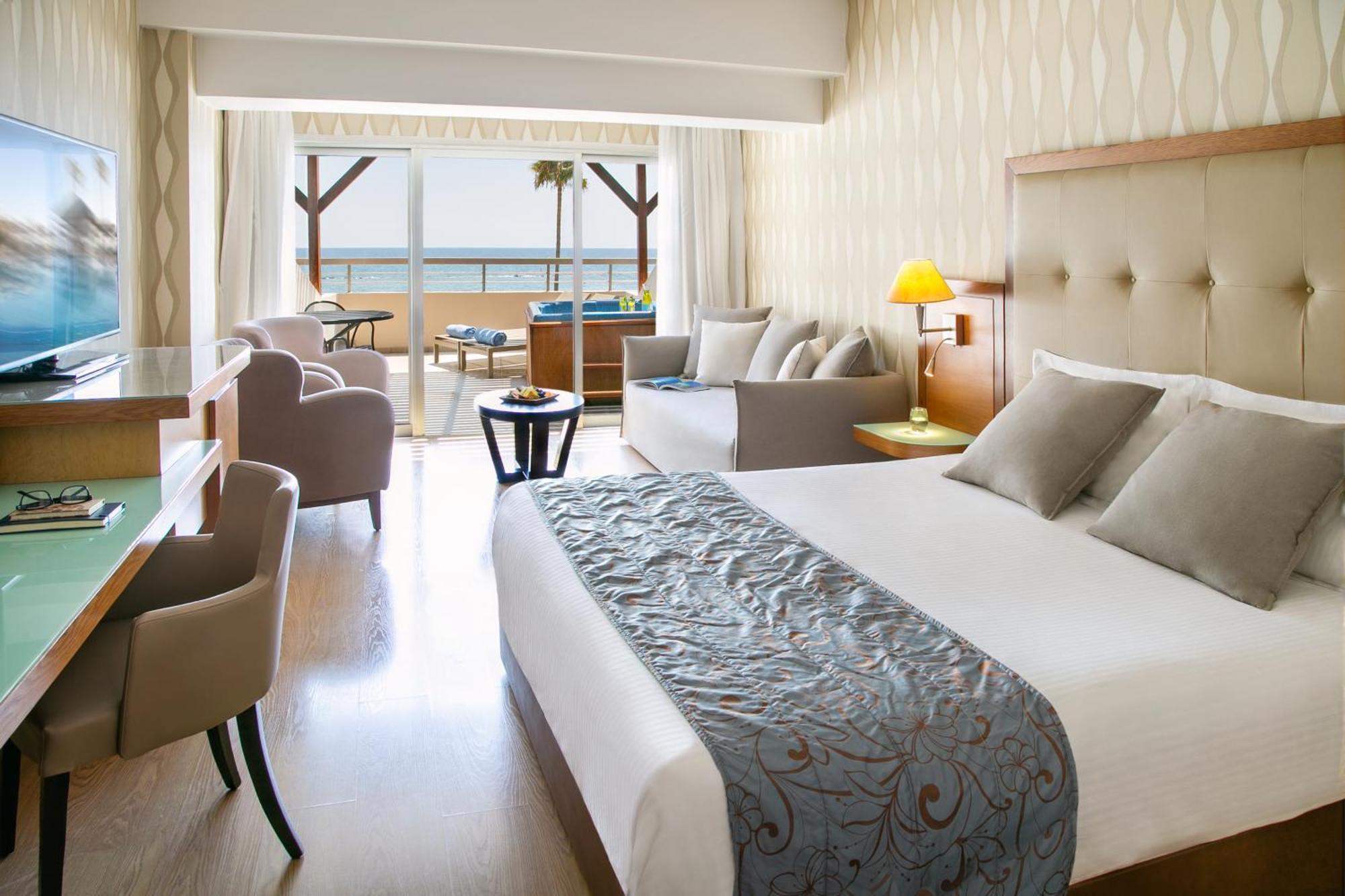 Suite con Terrazza Deluxe Vista Mare con Vasca Idromassaggio all'Aperto