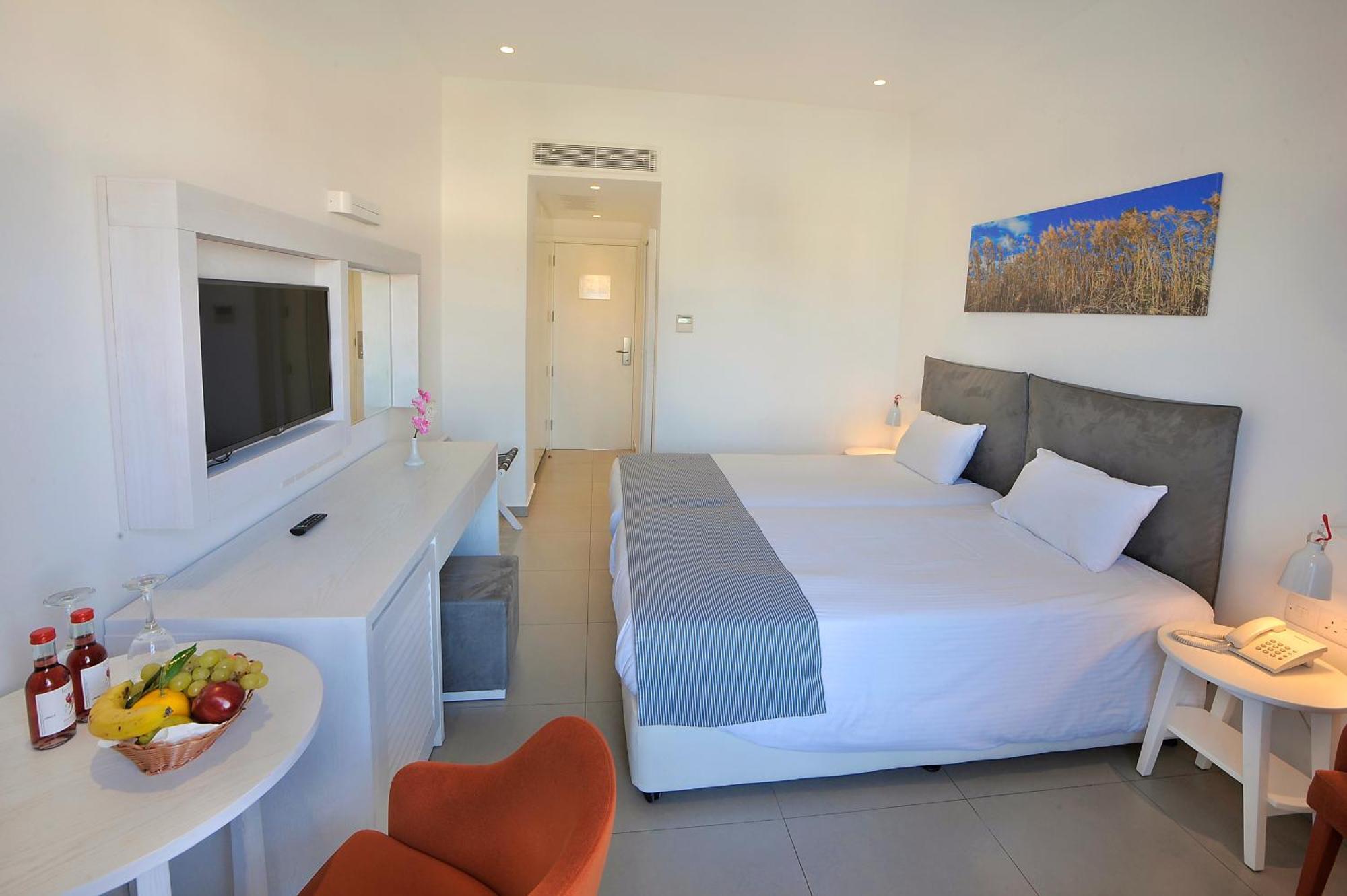 Superior Room Pool & Sea View,1433993479:JPEG