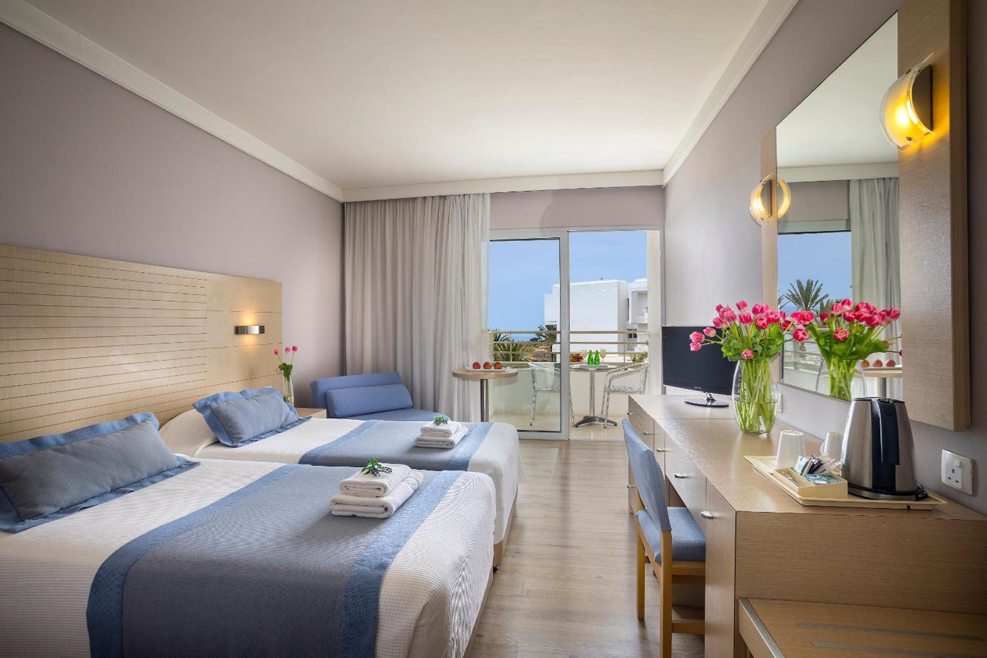 Double or Twin Room Side Sea View