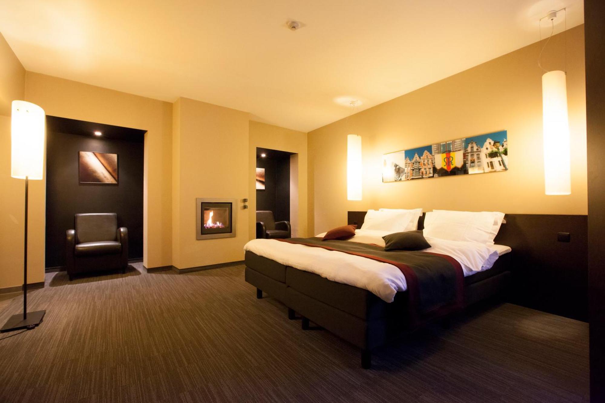 Deluxe Room,1658065643:JPEG
