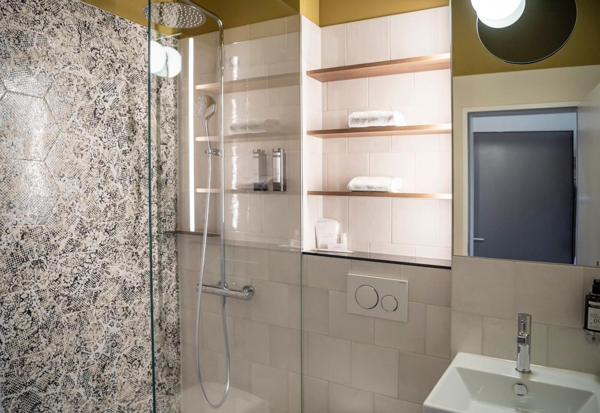 Camera Matrimoniale con Vista Collina