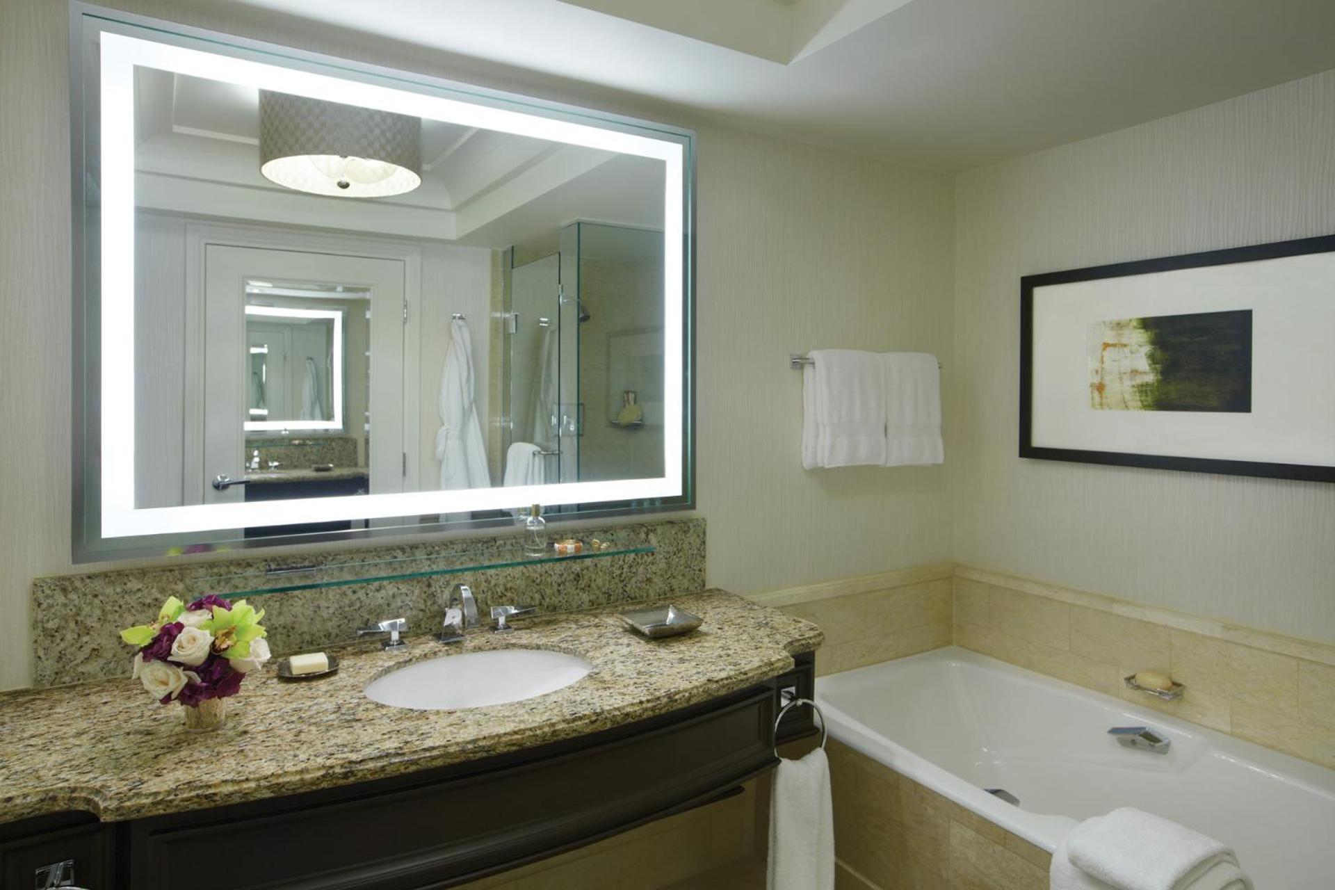Superior King Room with Valley View