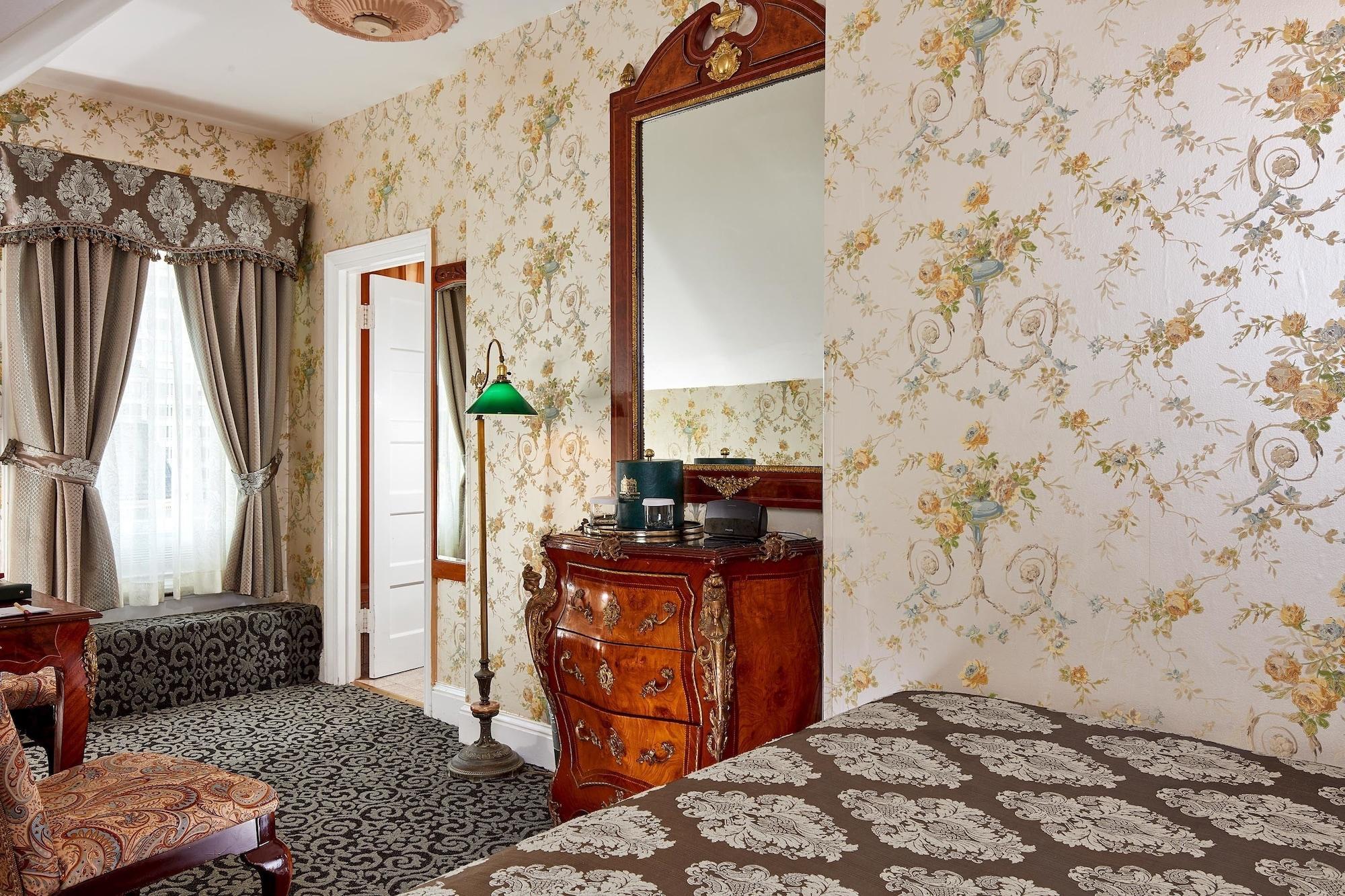 Standard Queen Room