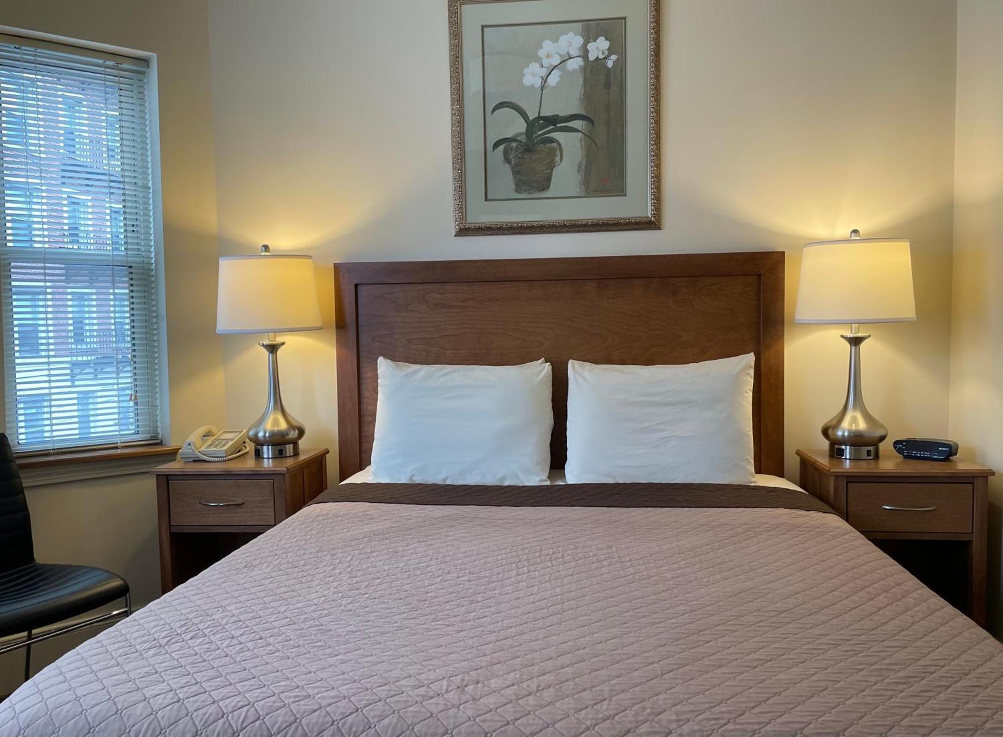 Economy Queen Room, Private Bathroom,1589309526:JPEG