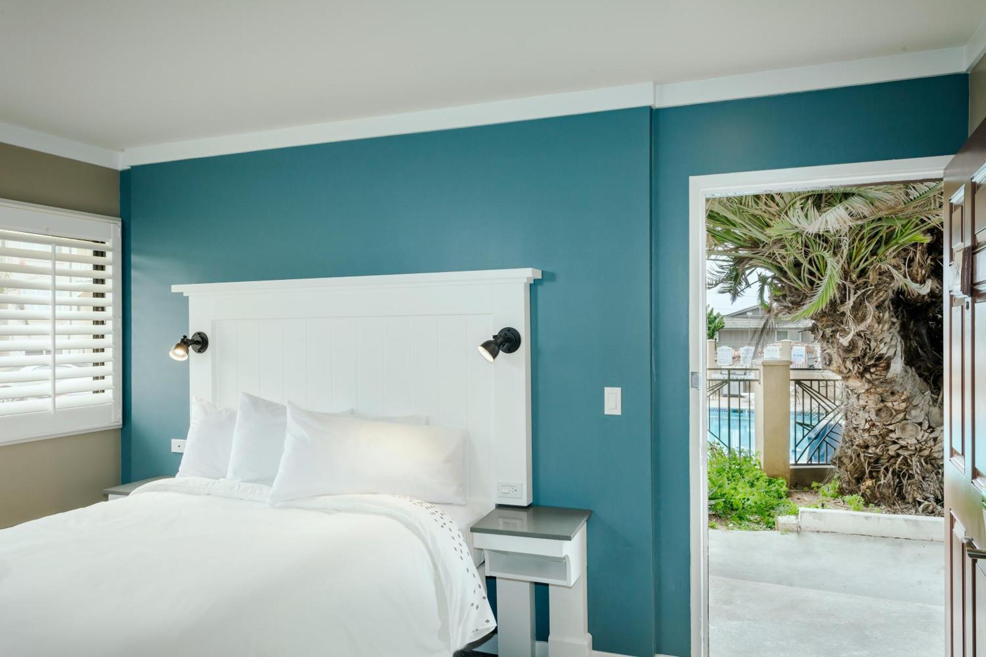 Standard Room Queen Bed