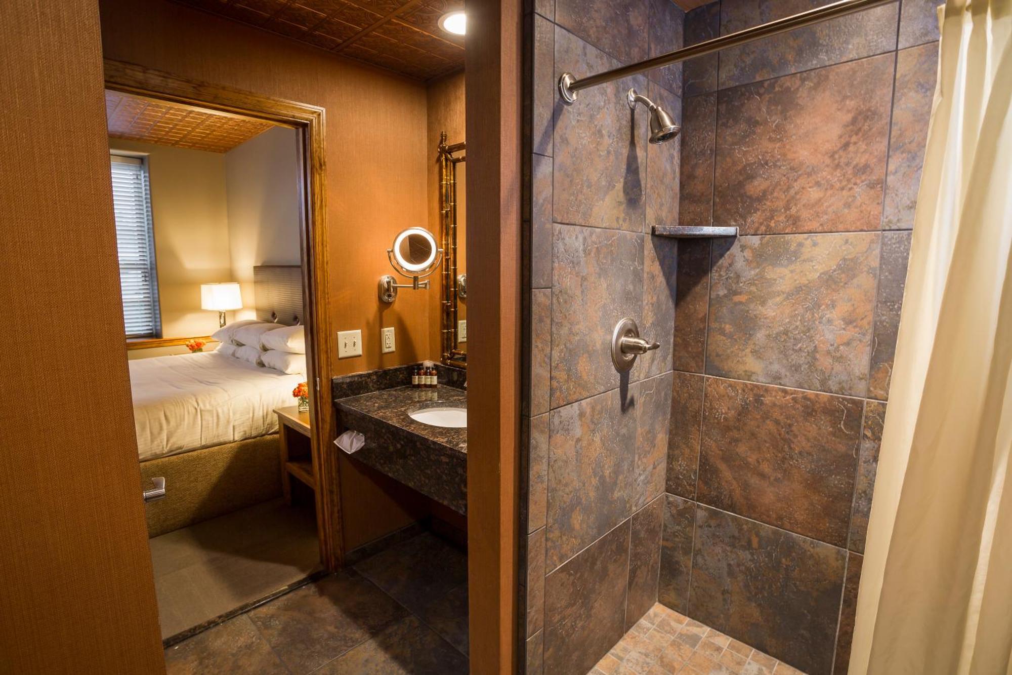 King Room Spa Bath