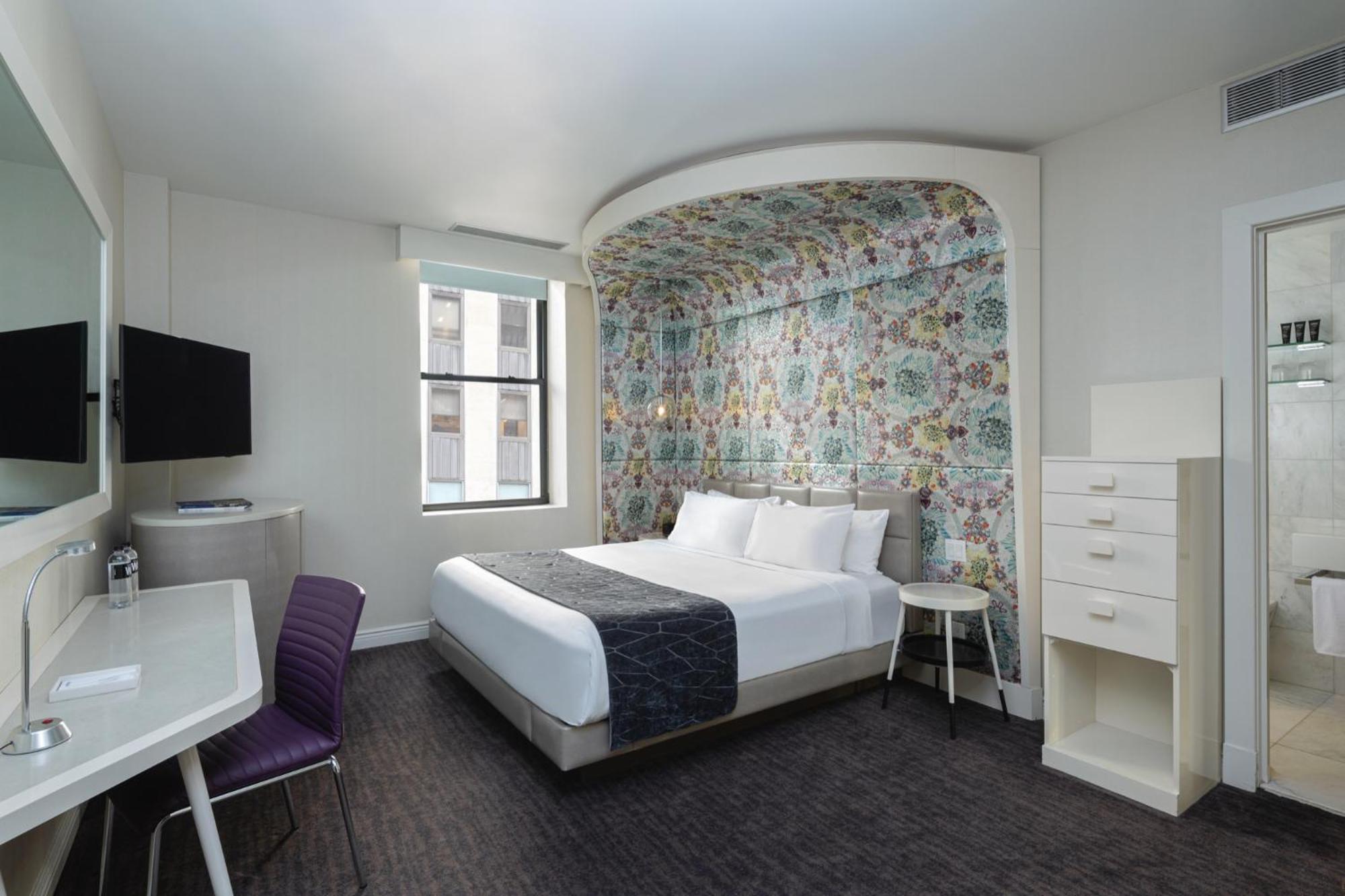 King Room - Silver,1706657482:JPEG