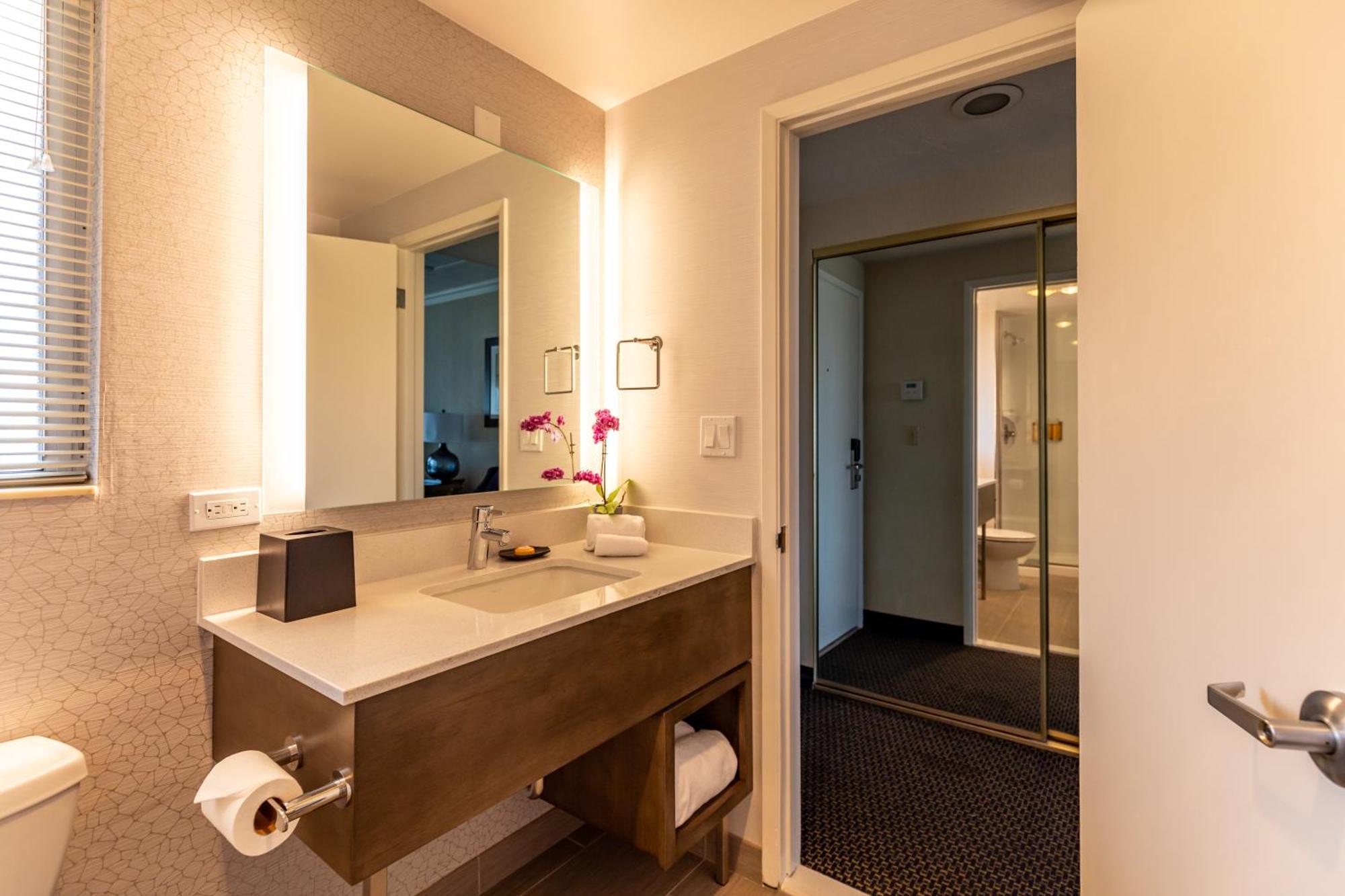 Queen Room Two Queen Beds Harbor View