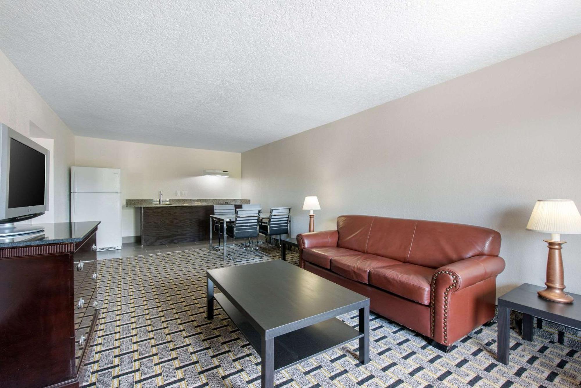 Queen Suite Two Queen Beds Non-Smoking