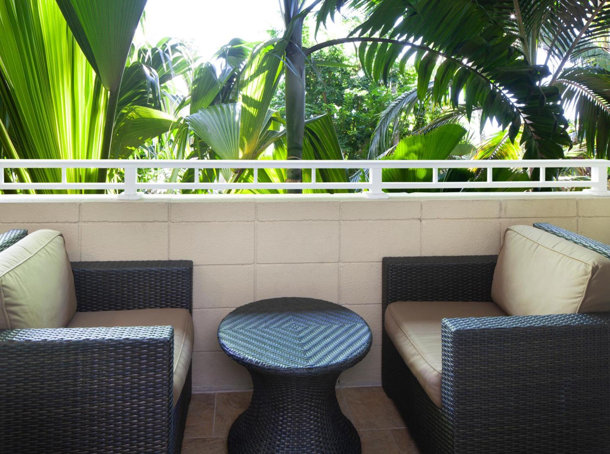 Lanai Queen Room