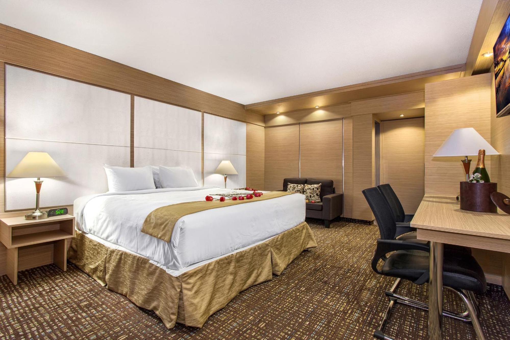 Standard Queen Room