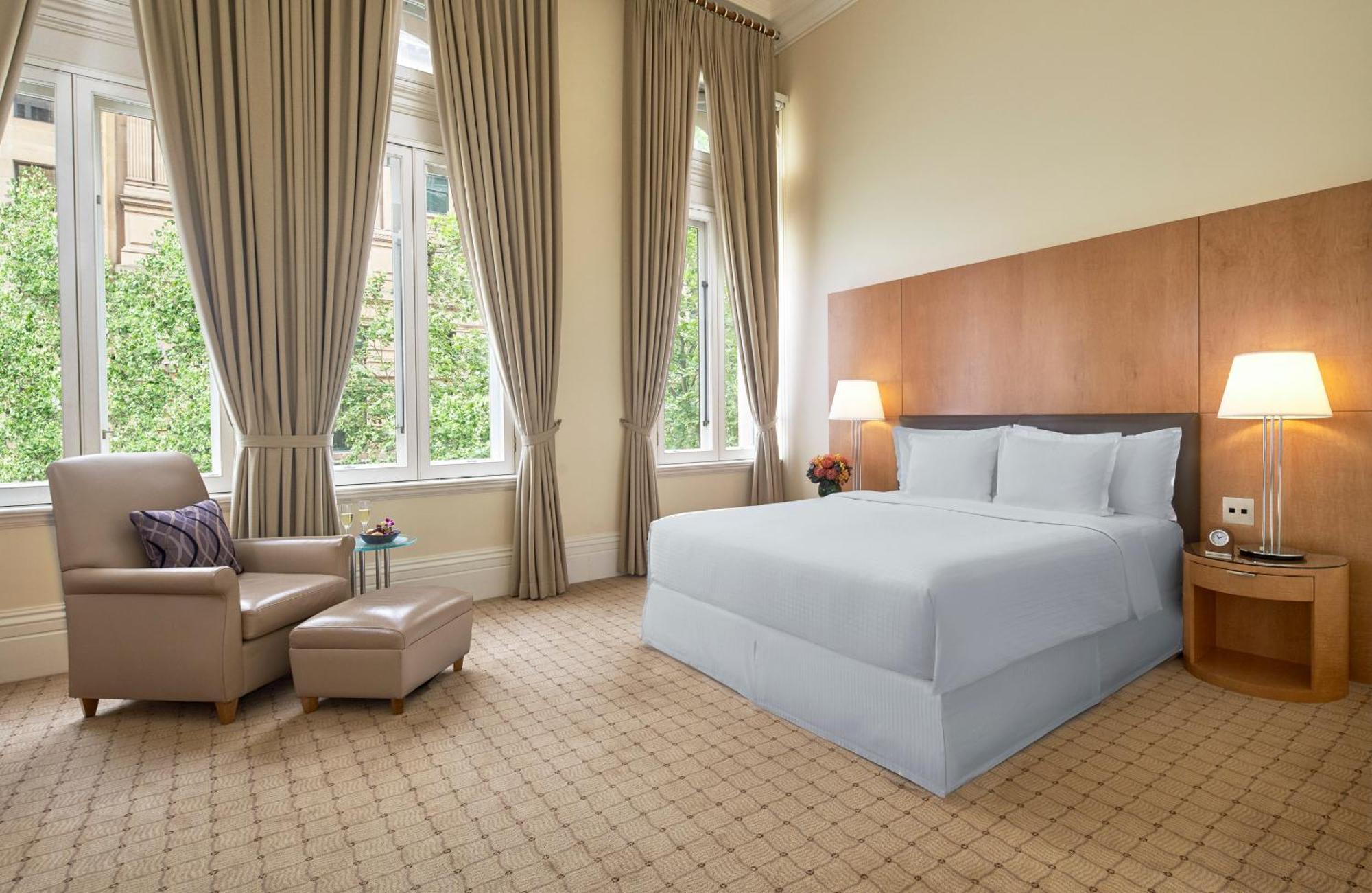 Heritage Deluxe Zimmer mit Kingsize-Bett - eine der unteren Etagen