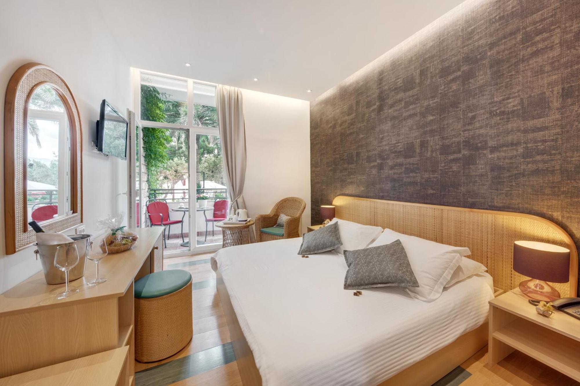 Superior Double or Twin Room Balcony Garden View