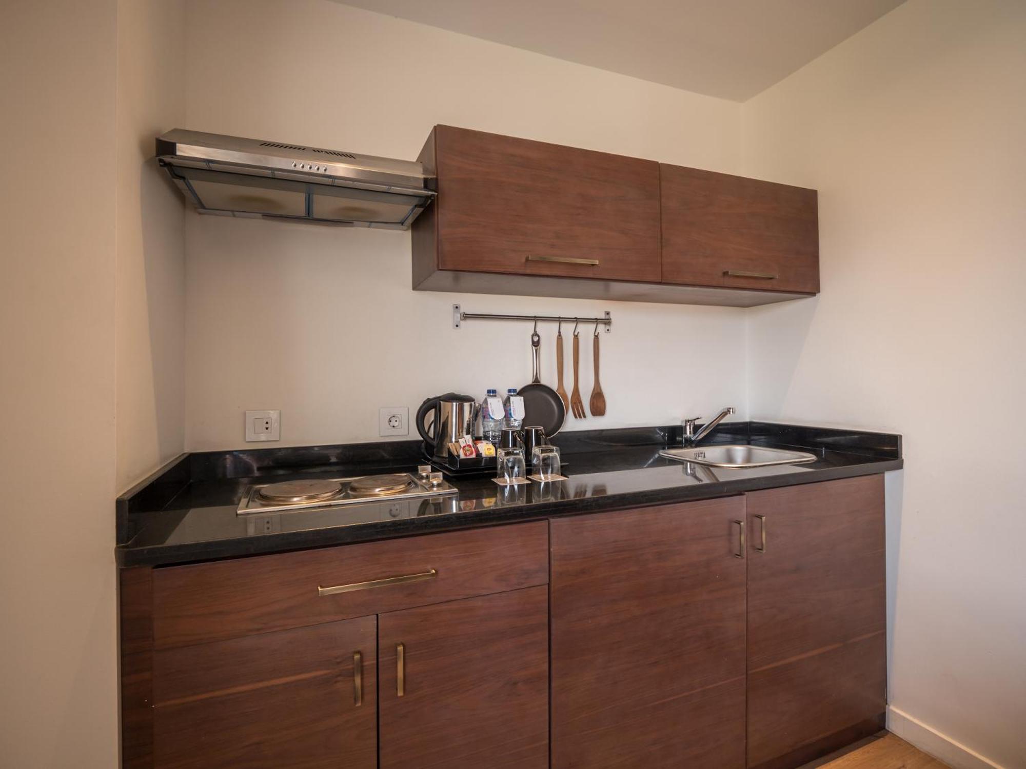 Deluxe Studio Kitchenet