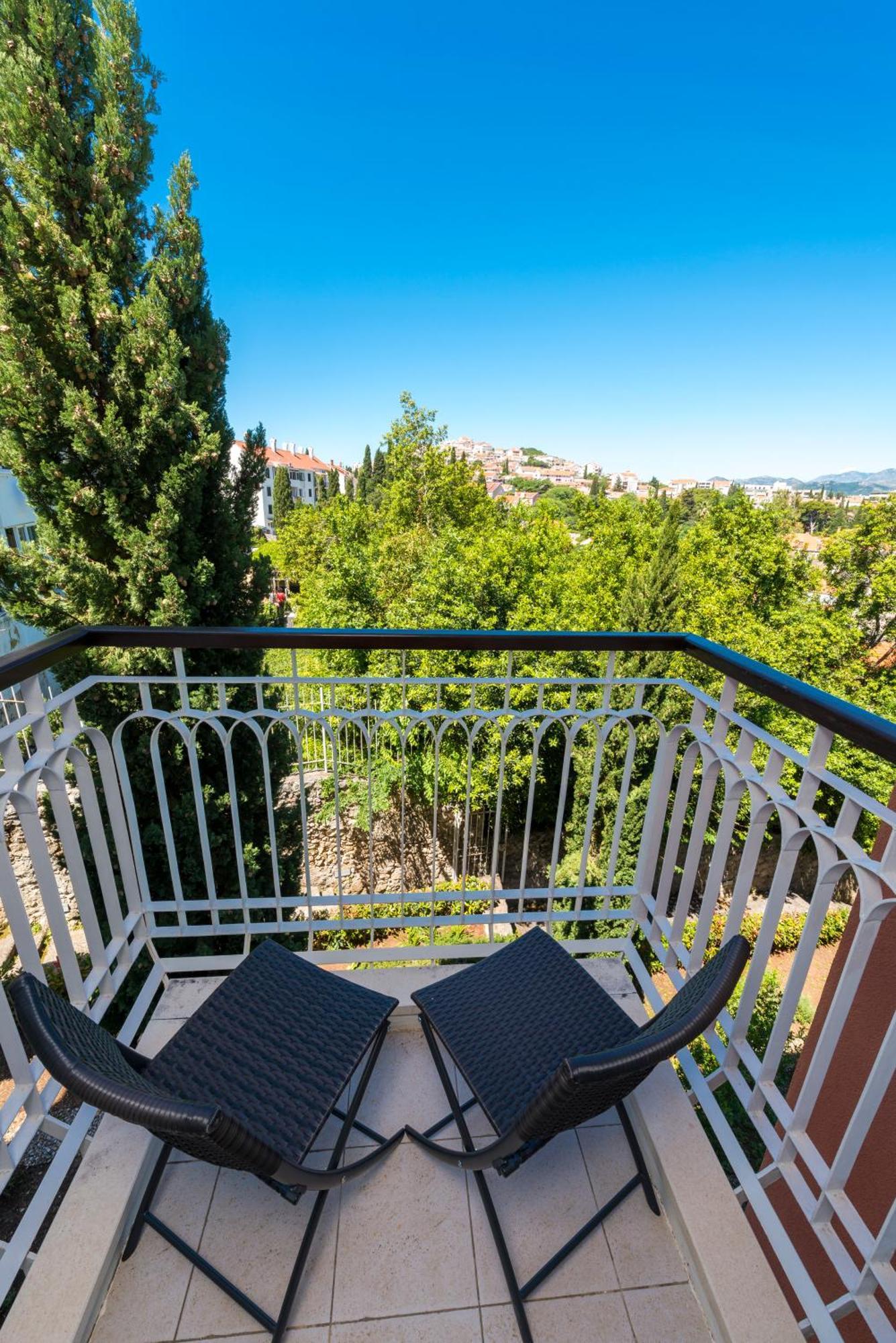 Classic Double or Twin Room Balcony