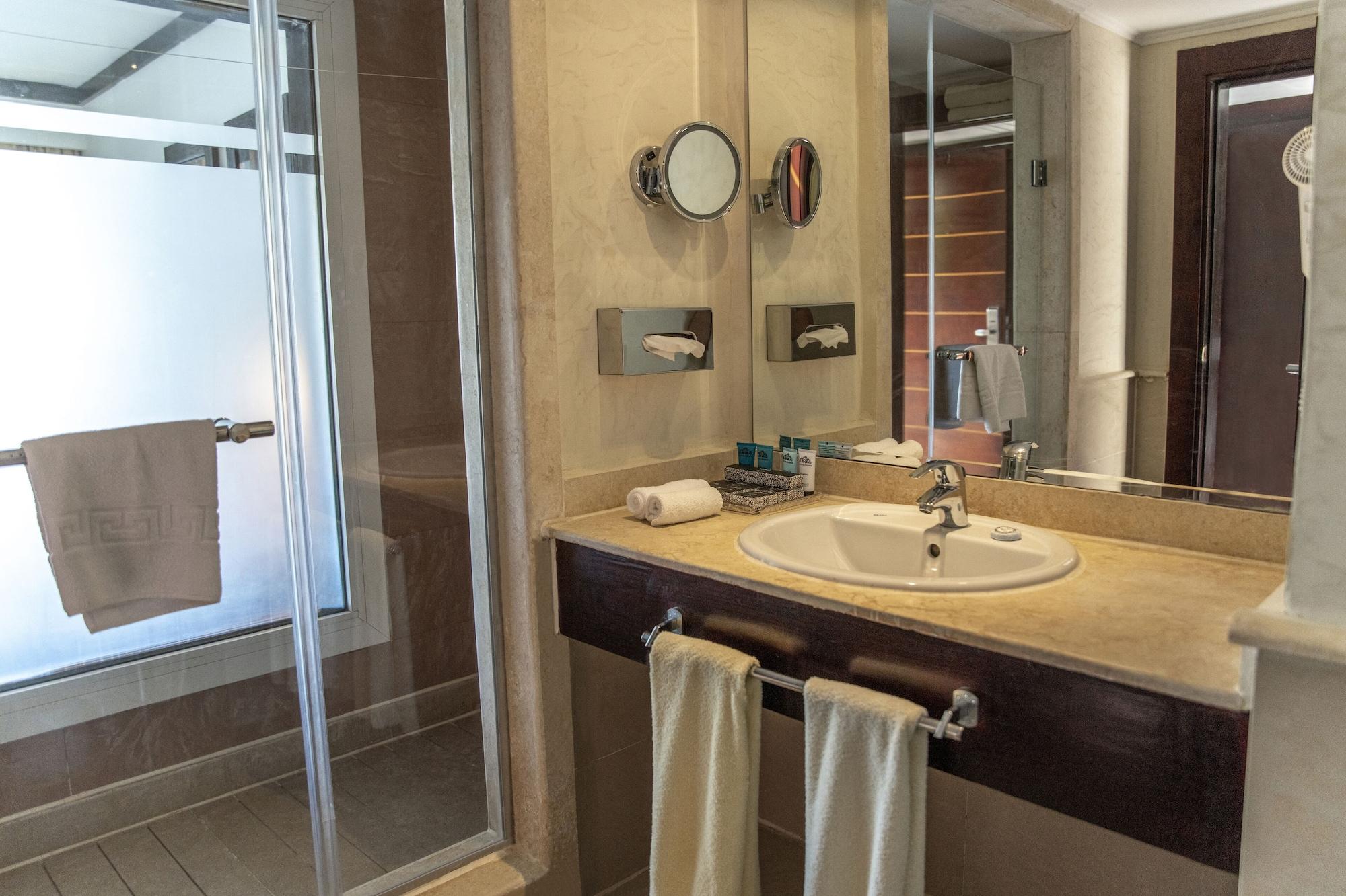 Deluxe Swim-Up Room,1212375310:JPEG