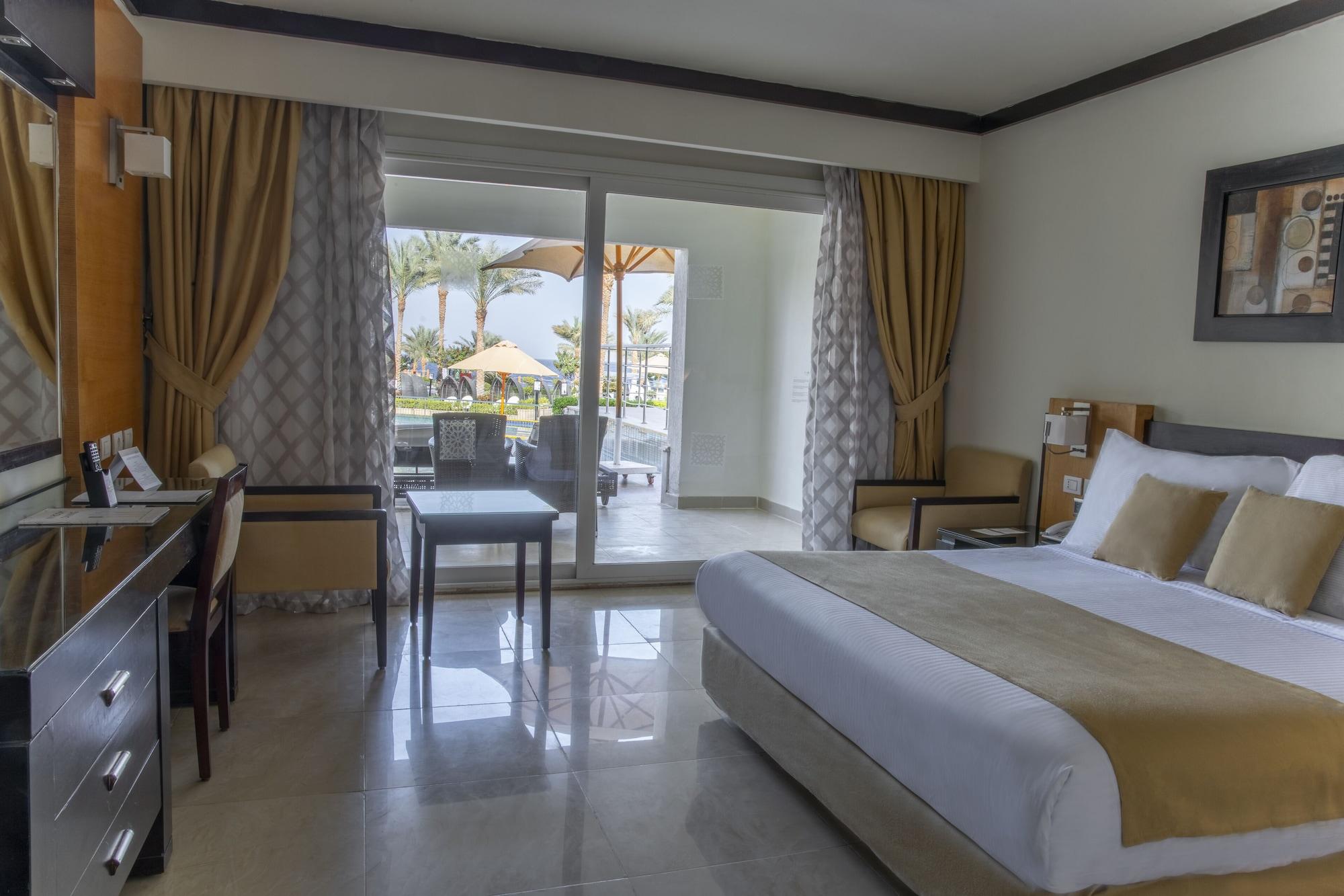 Deluxe Swim-Up Room