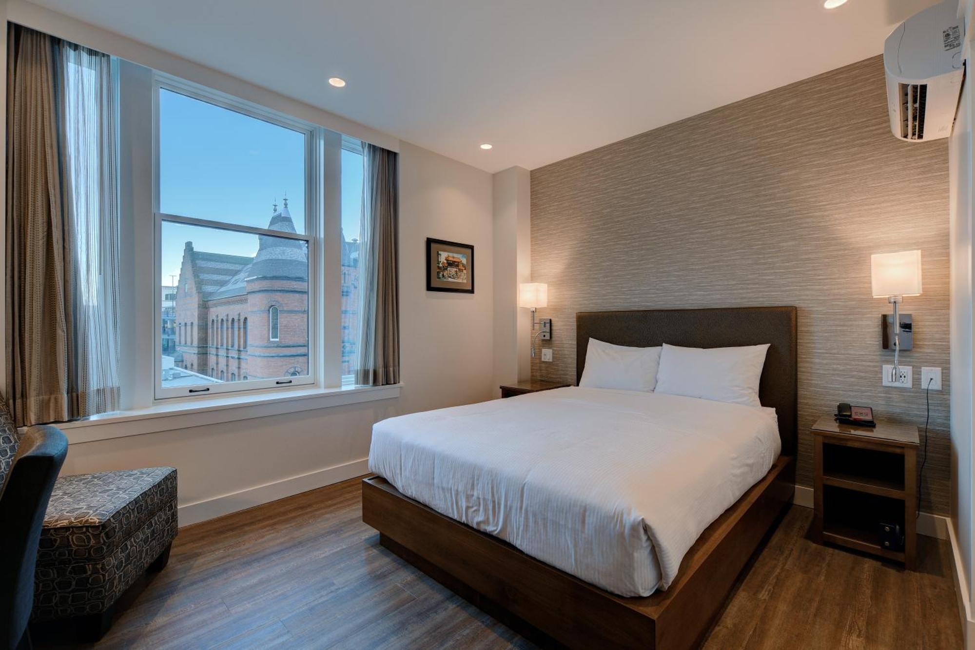 Queen Premium City View