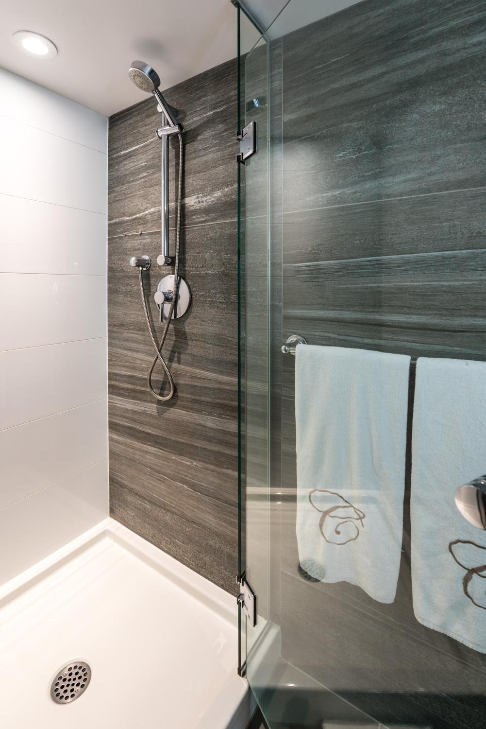 Executive Two-Bedroom Suite 1 King 1 Queen