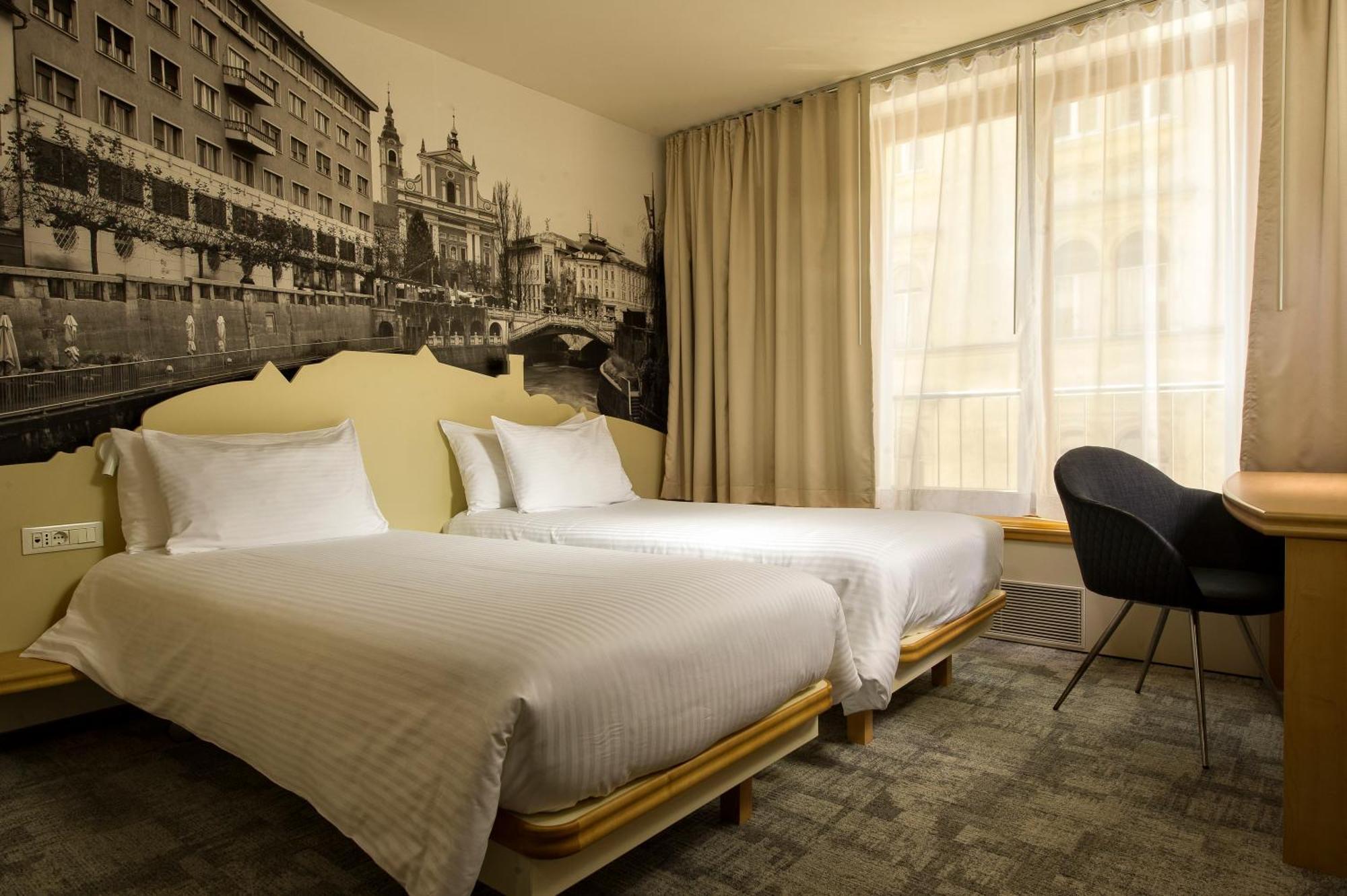 Quarto Comfort com 2 Camas de Solteiro