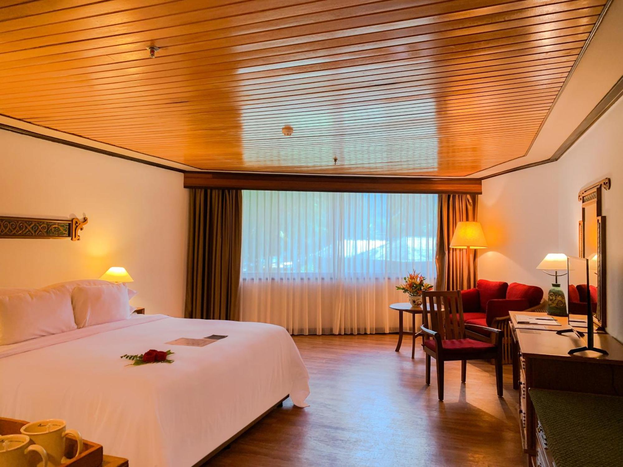 Superior Poolside Room One King
