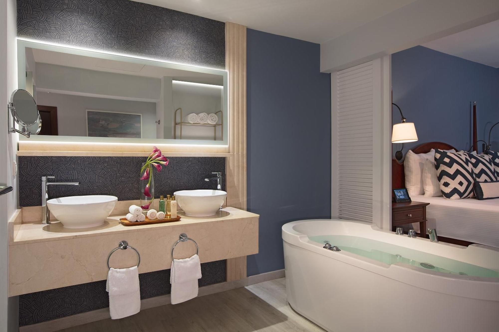 Junior Suite Ocean View King