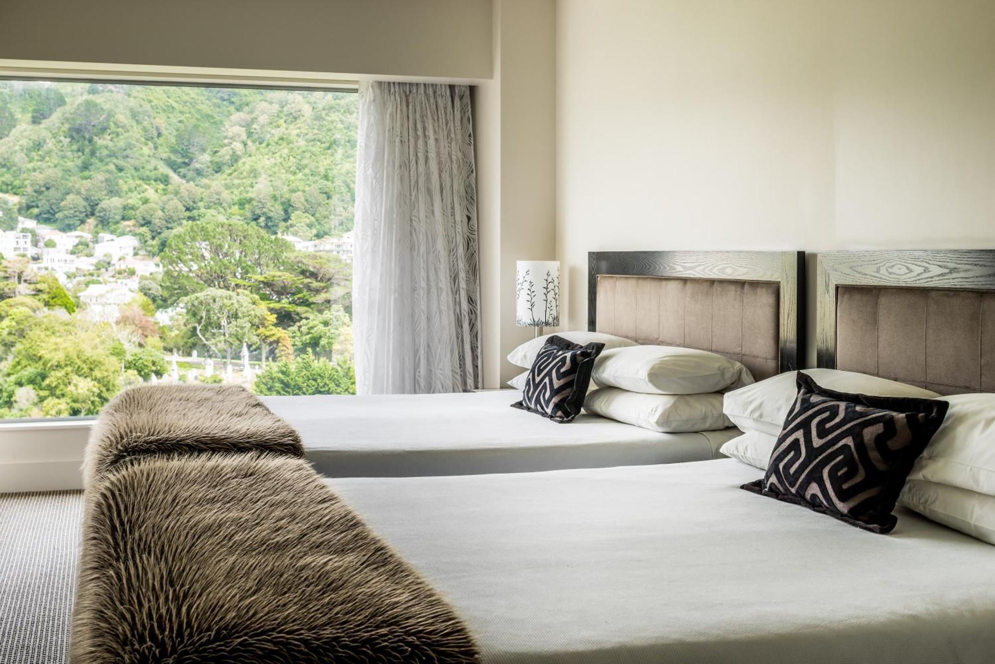 Premier One-Bedroom Twin Suite