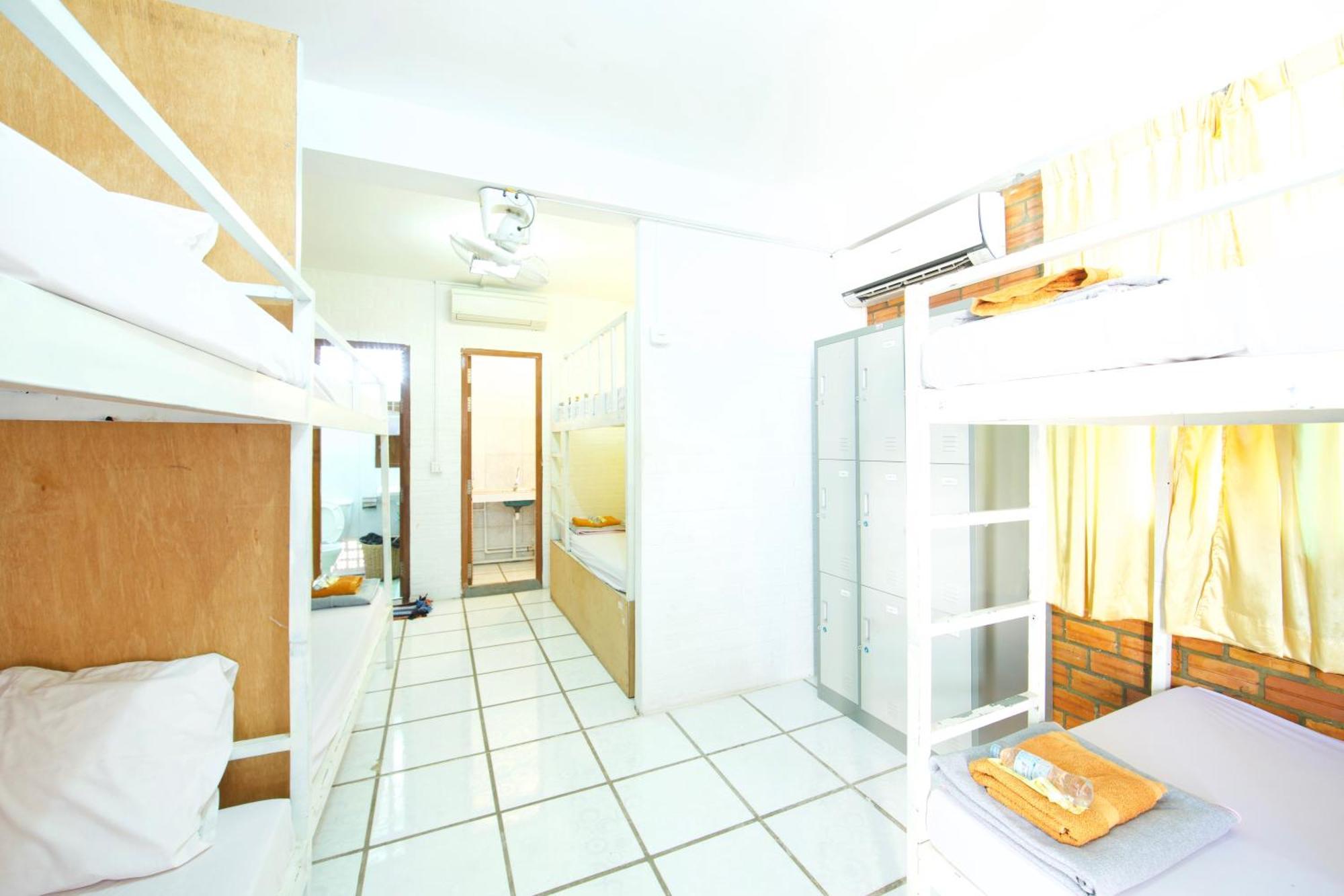 Single Bed Mixed Dormitory Room