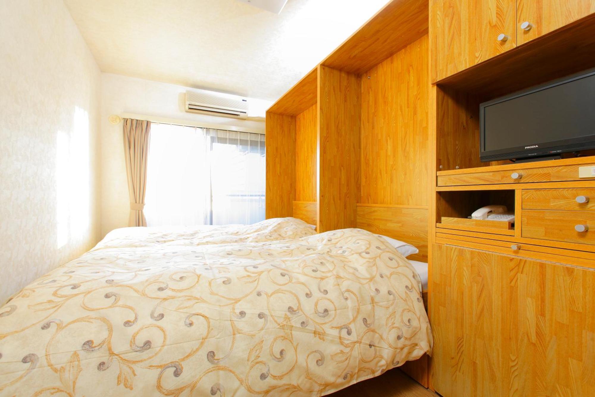 Twin Room Smoking House Keeping is Optional Additional Cost