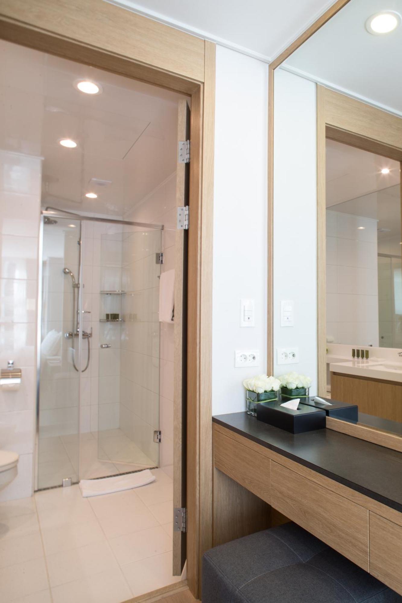 Deluxe Two-Bedroom Apartment