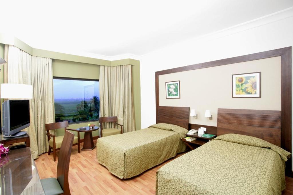 Palm View Deluxe Room Twin Bed