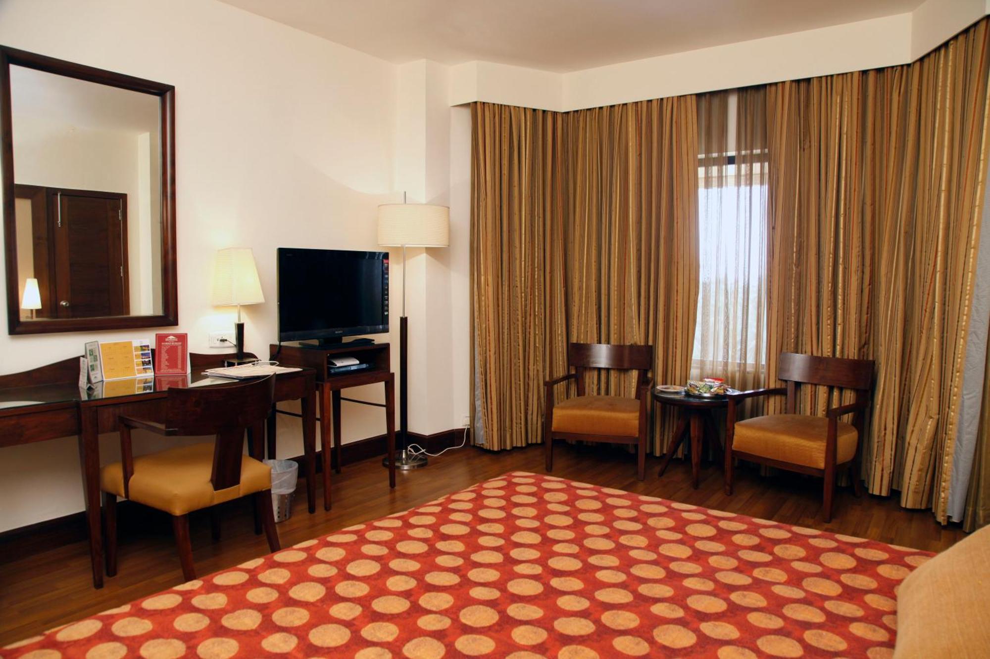 Pool View Deluxe Room King Bed