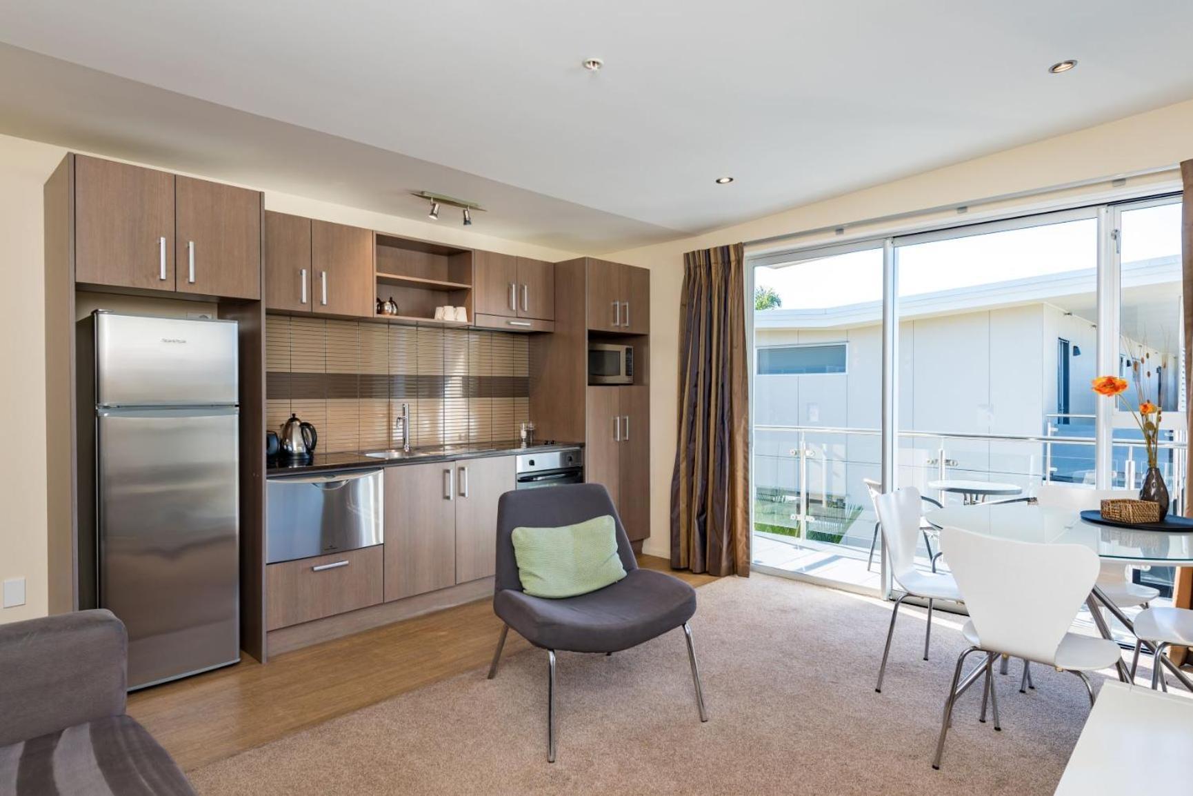 One-Bedroom Apartment Water Front,1214494231:JPEG