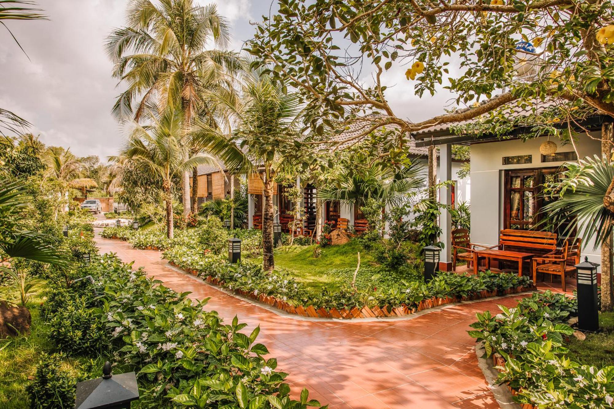 Bungalow Garden View
