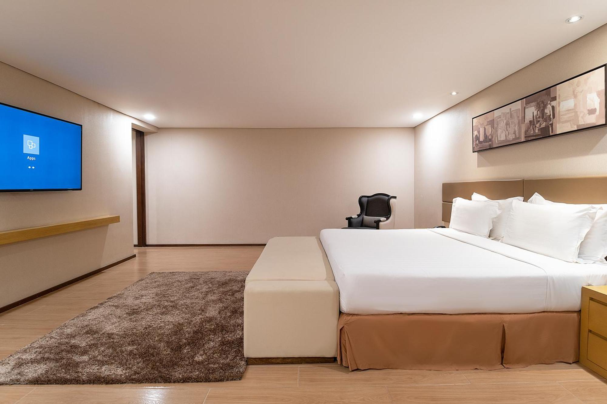 Deluxe Suite