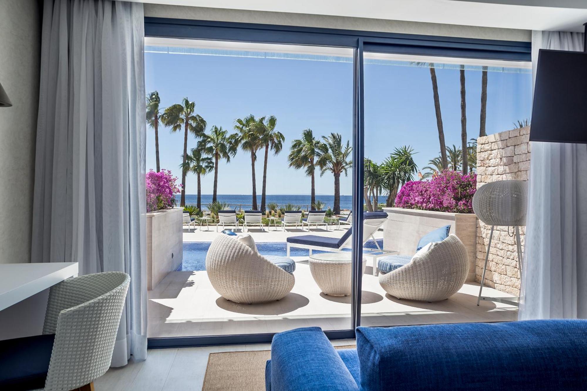 Superior Junior Suite Direct Pool Access