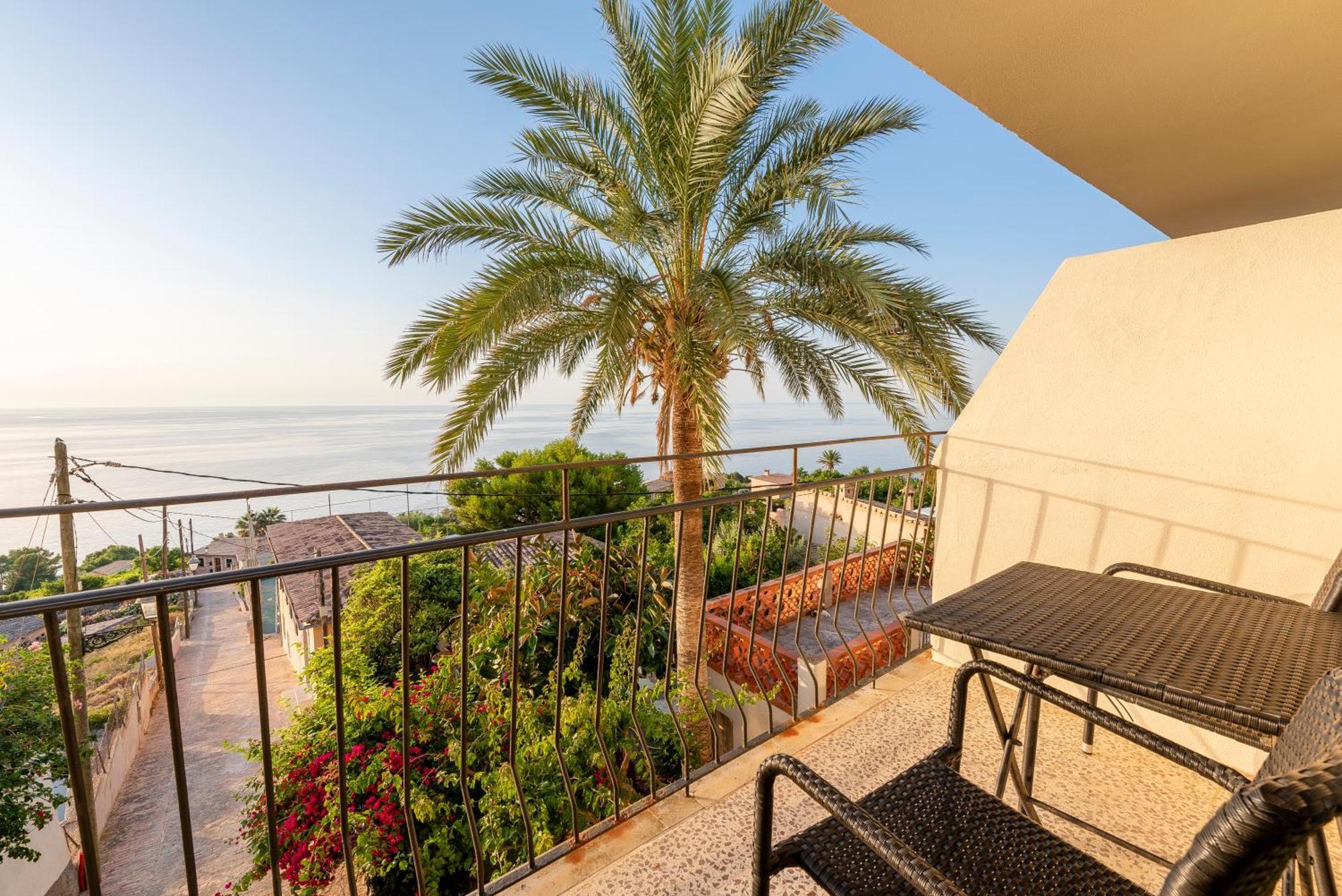 Doppelzimmer mit Balkon und Meerblick