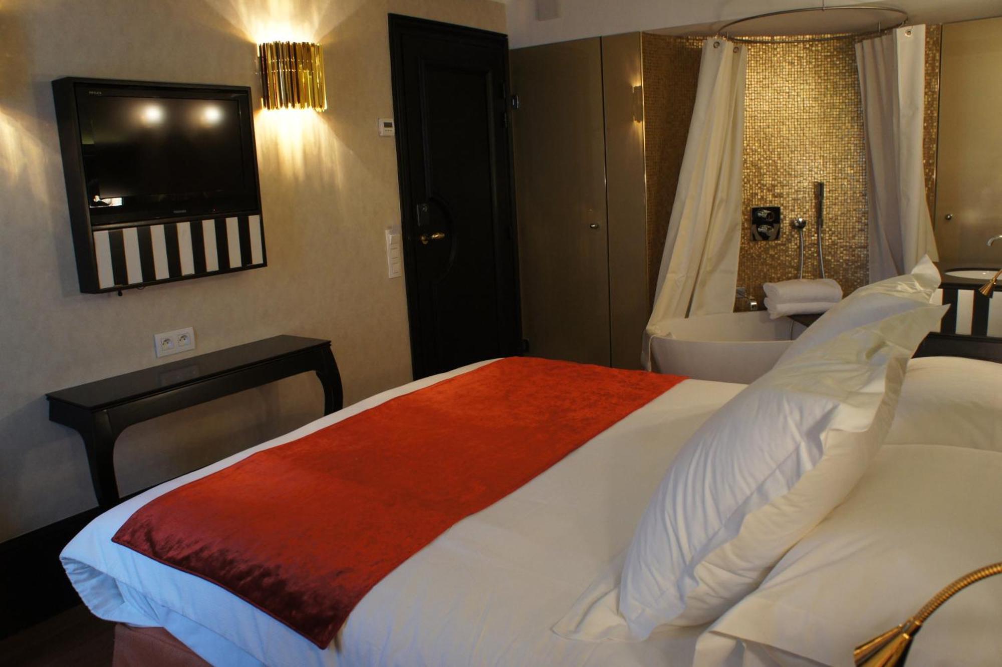 Classic Double Room Bath