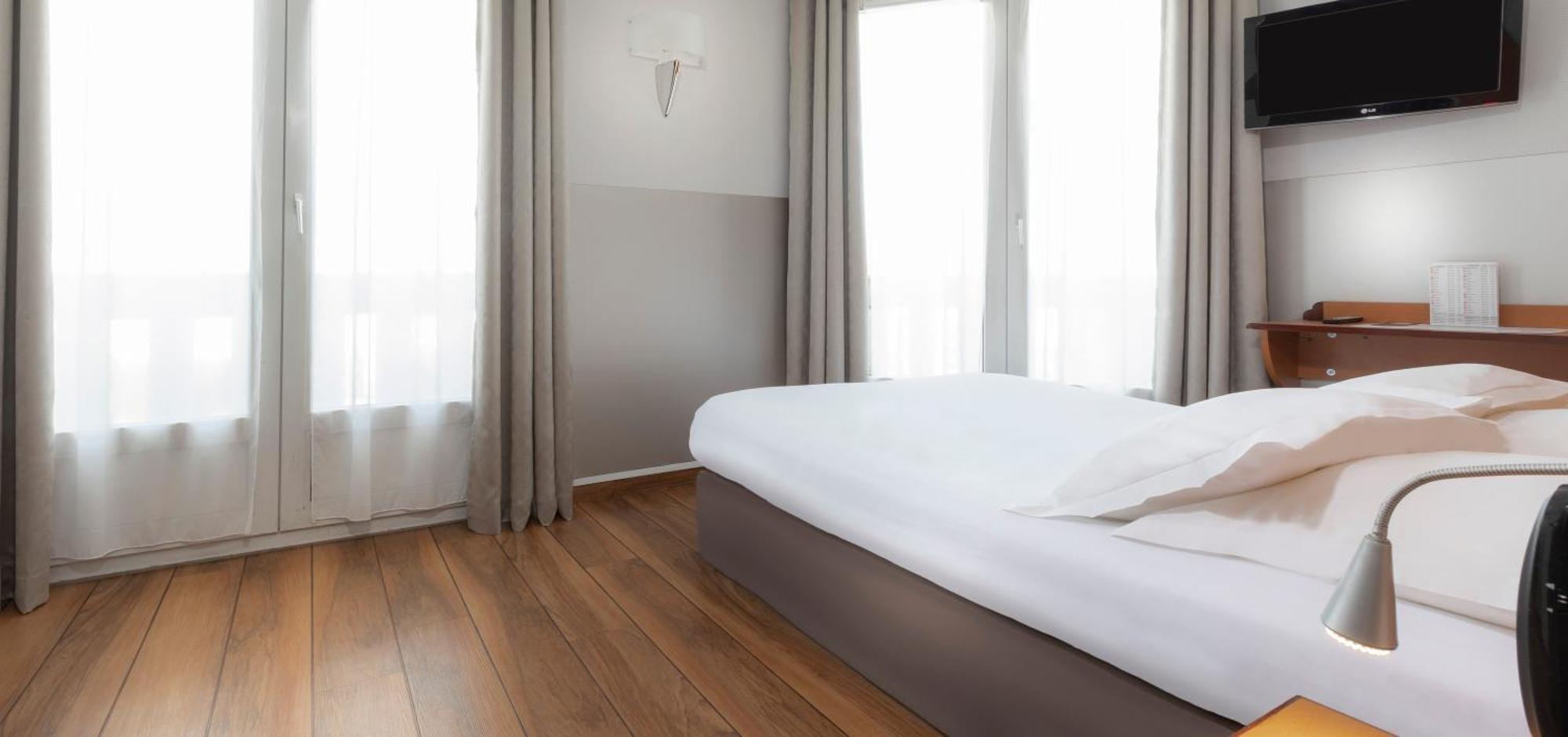 Parisian double room