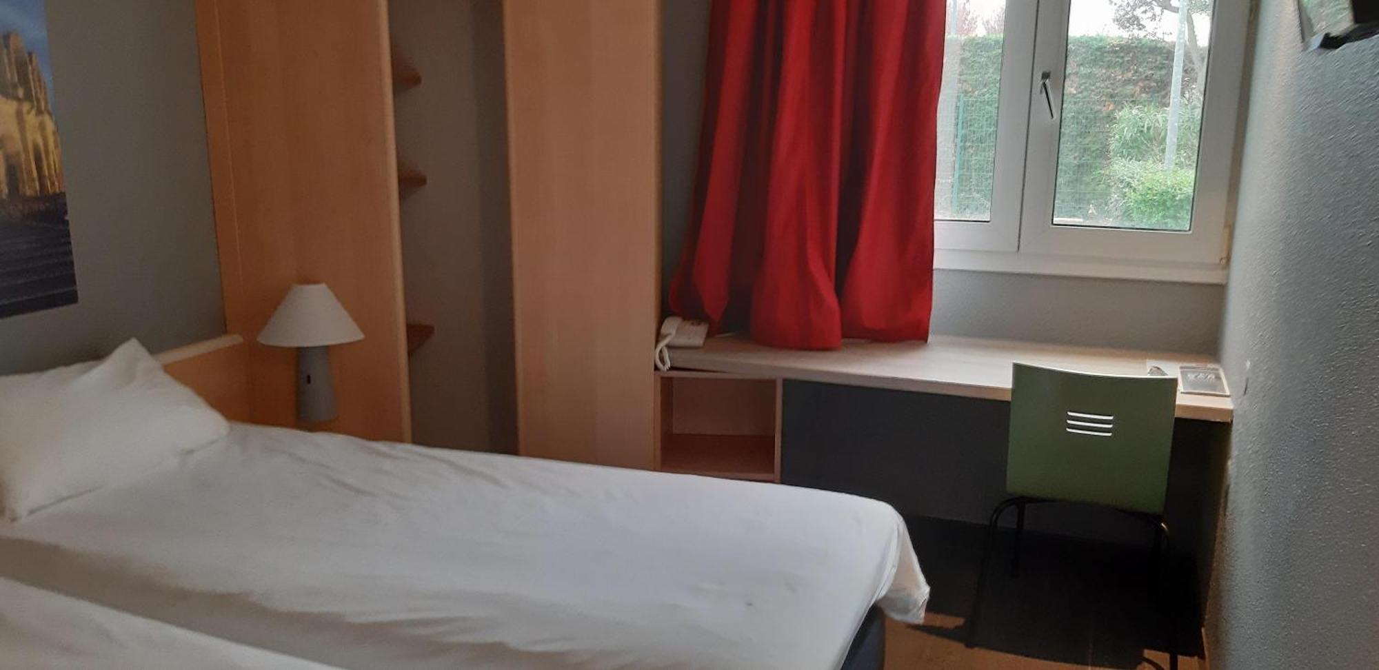 Standard Twin Room,1215154870:JPEG