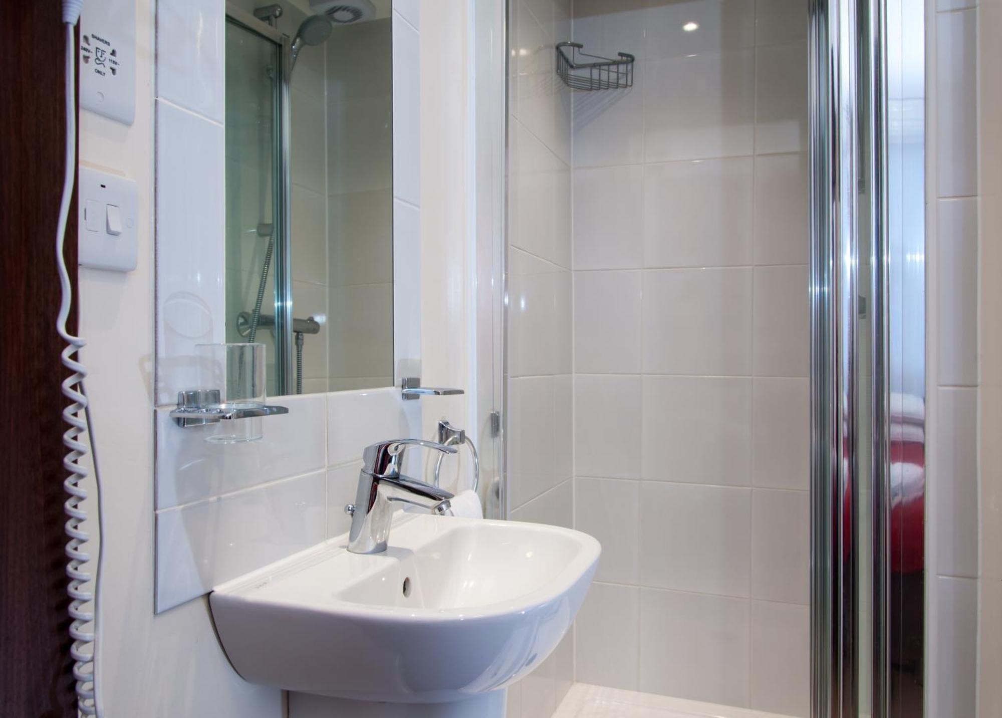 Chambre Double avec Toilettes Communes