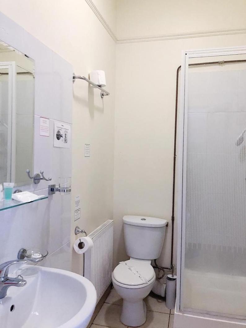 Quadruple Room Private Bathroom