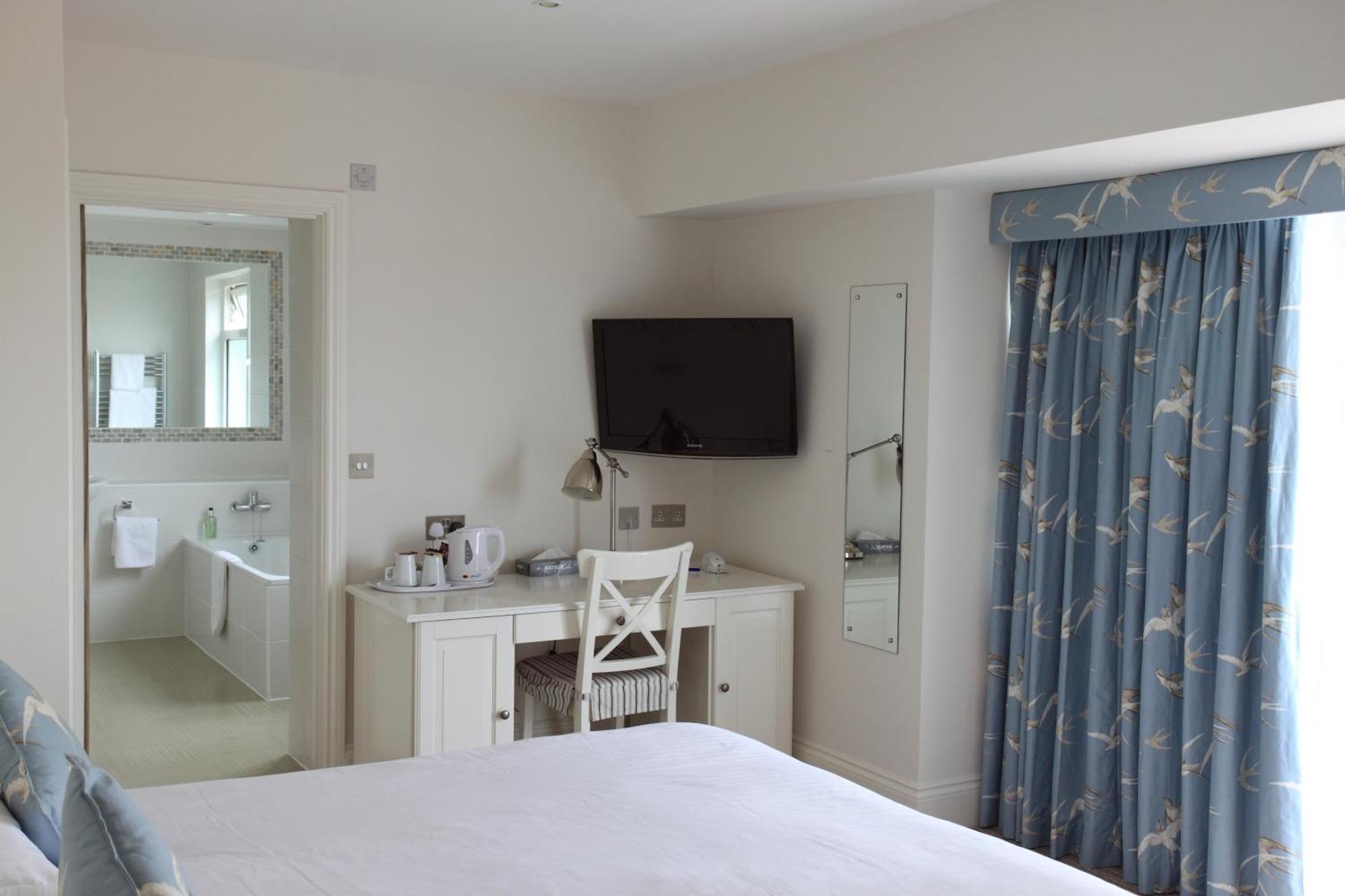 Deluxe Double or Twin Room Sea View