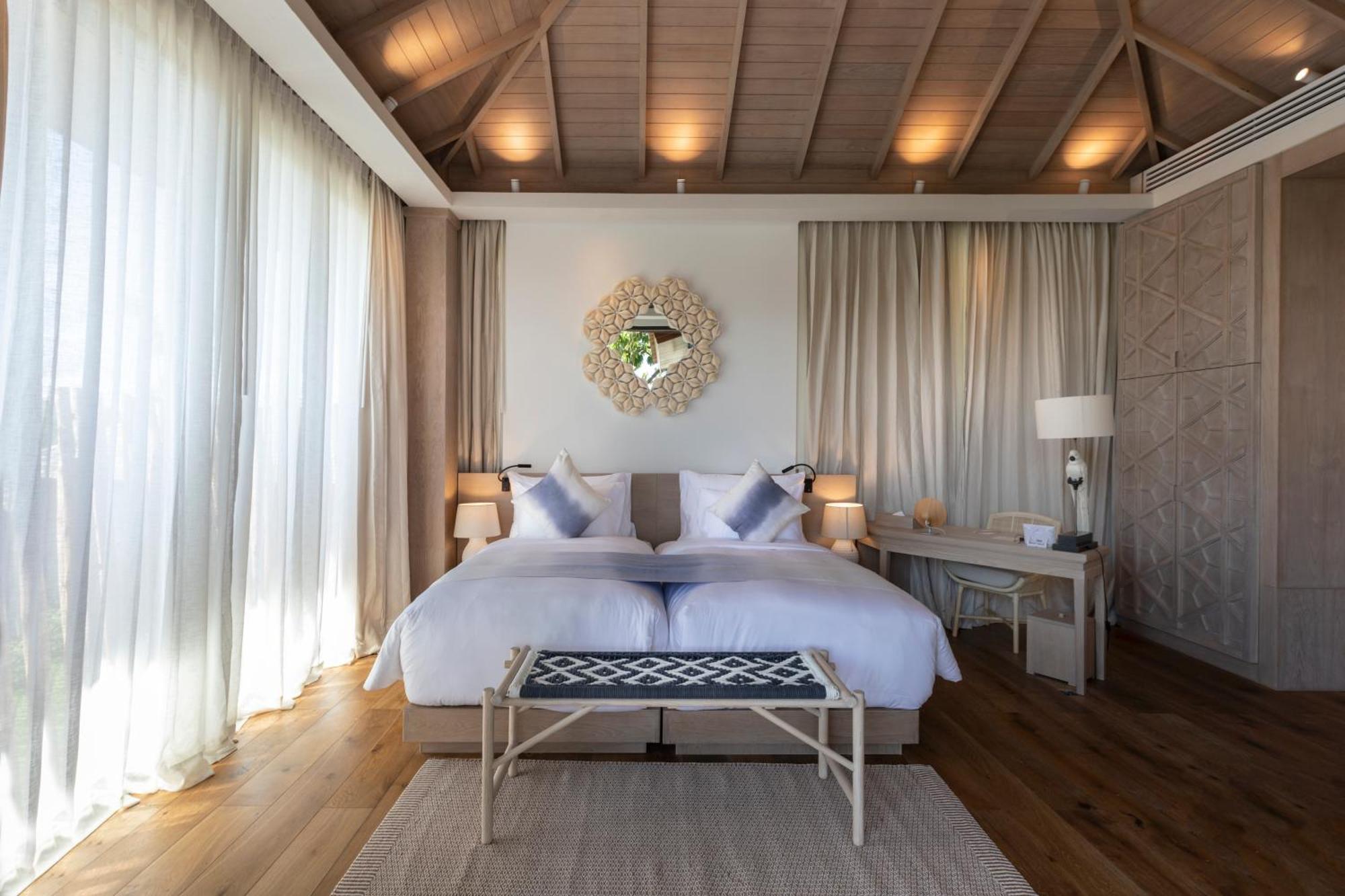 Villa com Piscina e Vista da Baía