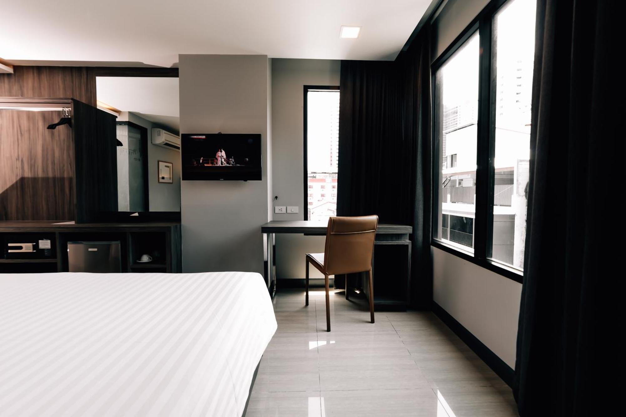 Modern Deluxe Double or Twin Room