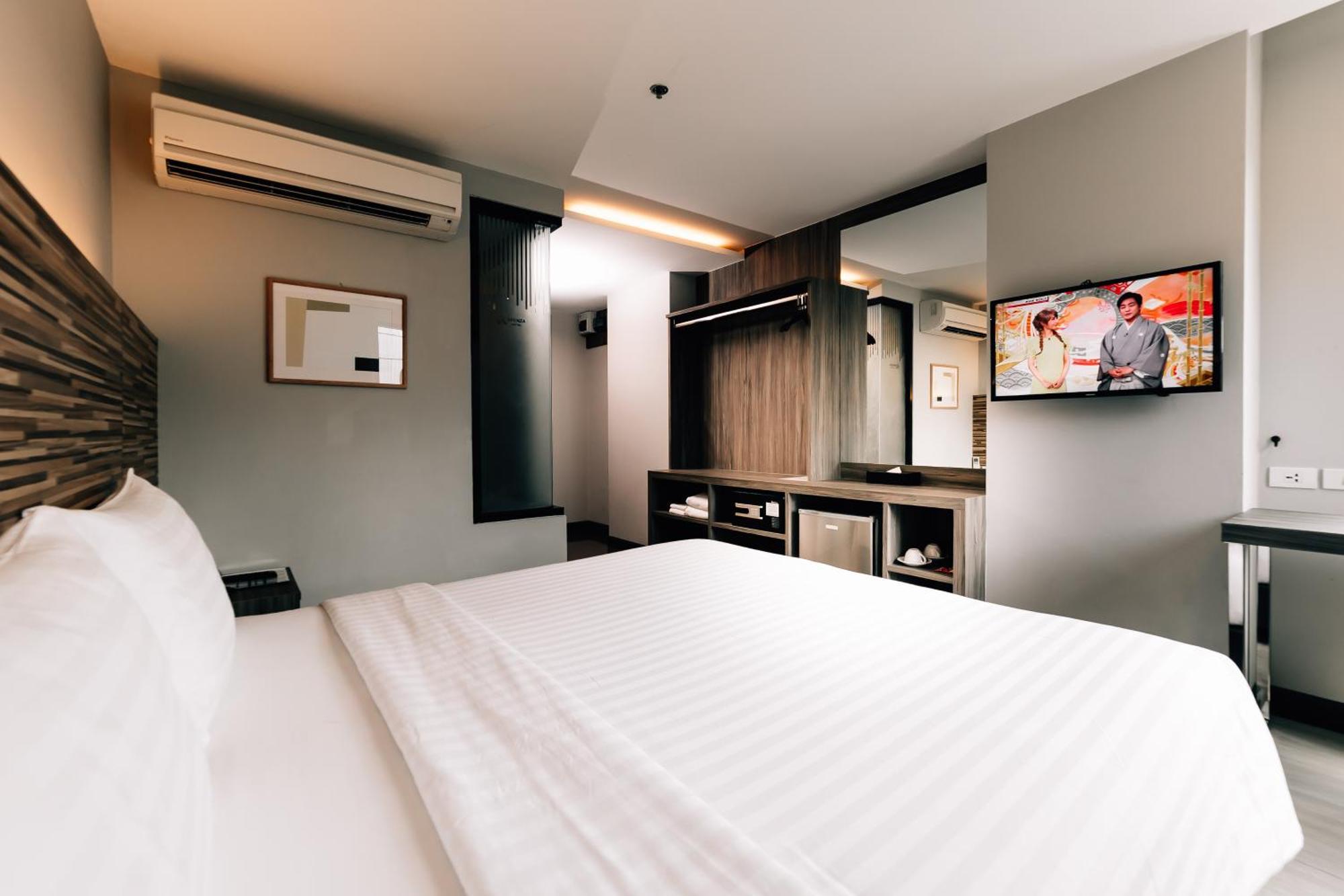 Modern Deluxe Double or Twin Room