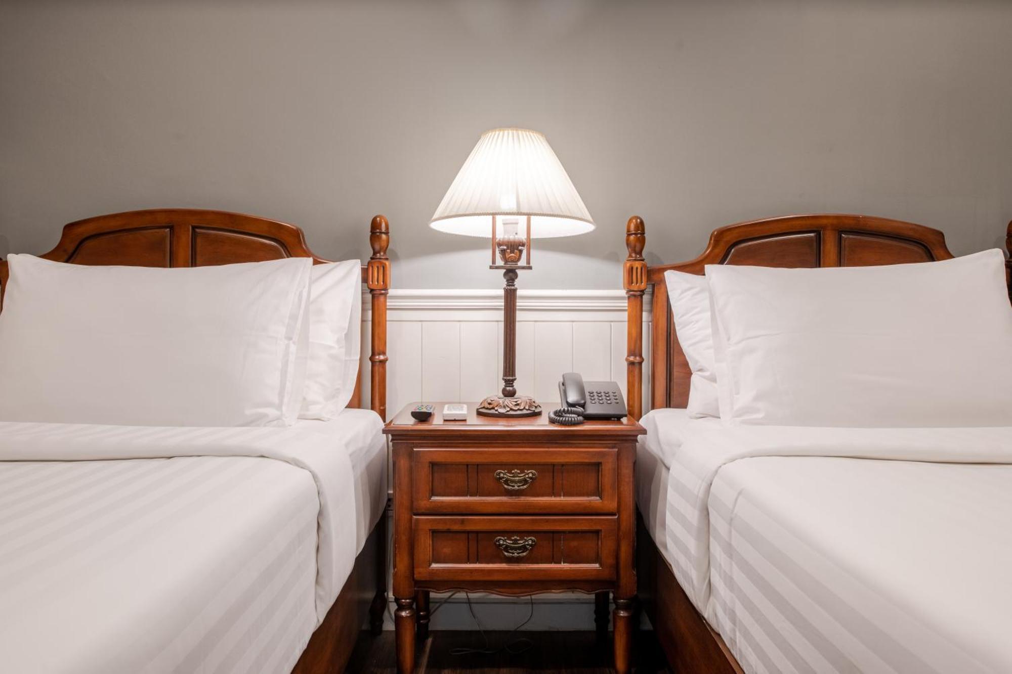 Deluxe Double or Twin Room No Window